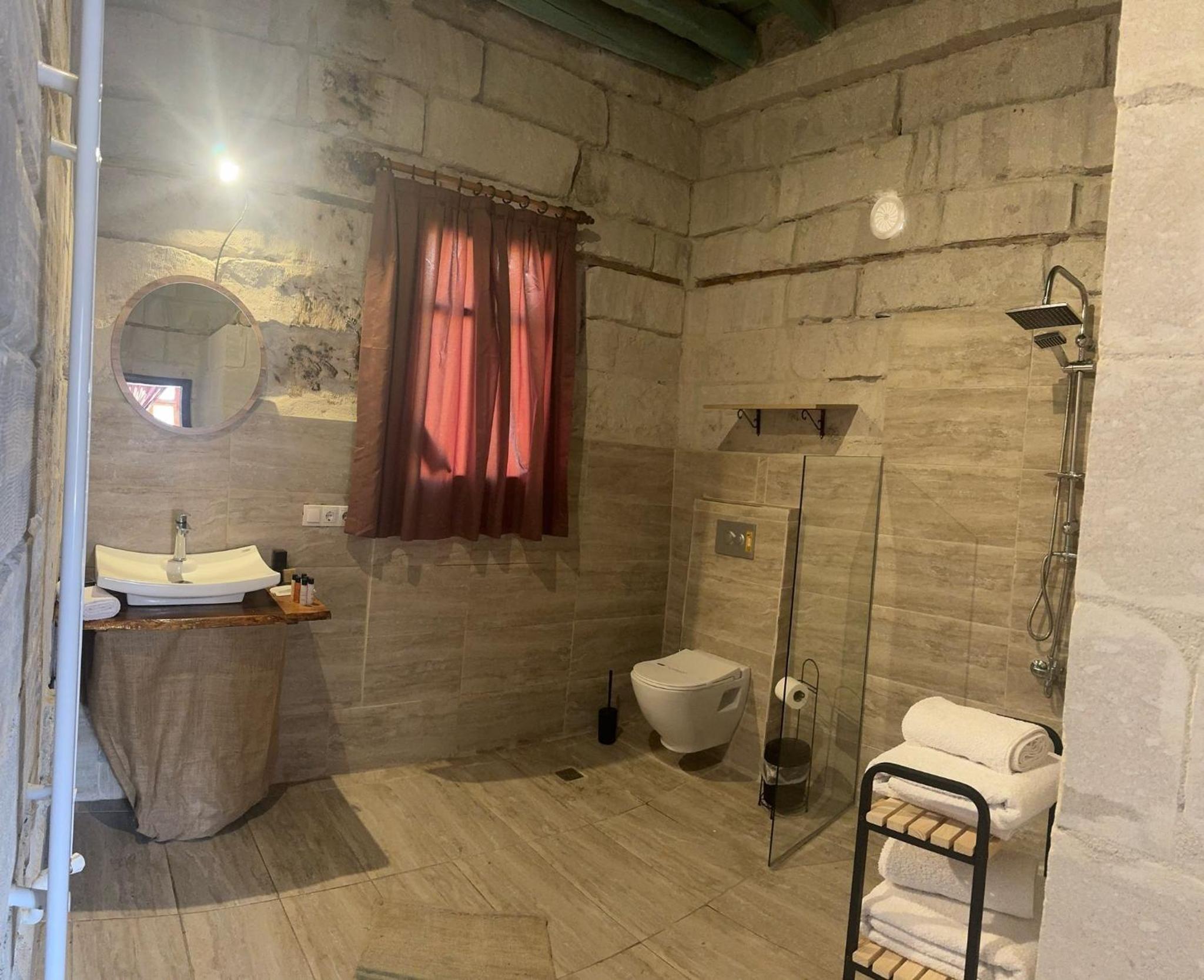 Standard Double Room - Photo 20