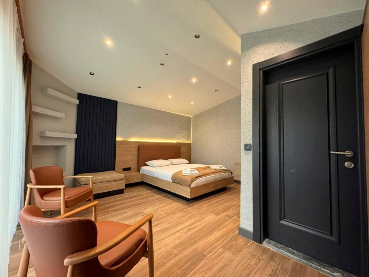 Family Room (4 Adults)