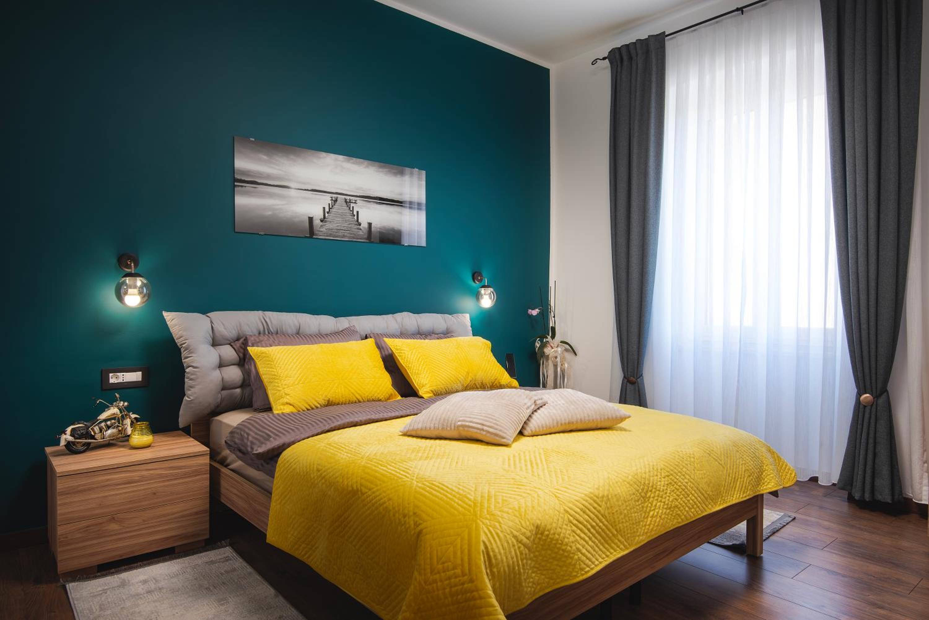 One-Bedroom Deluxe Apartment