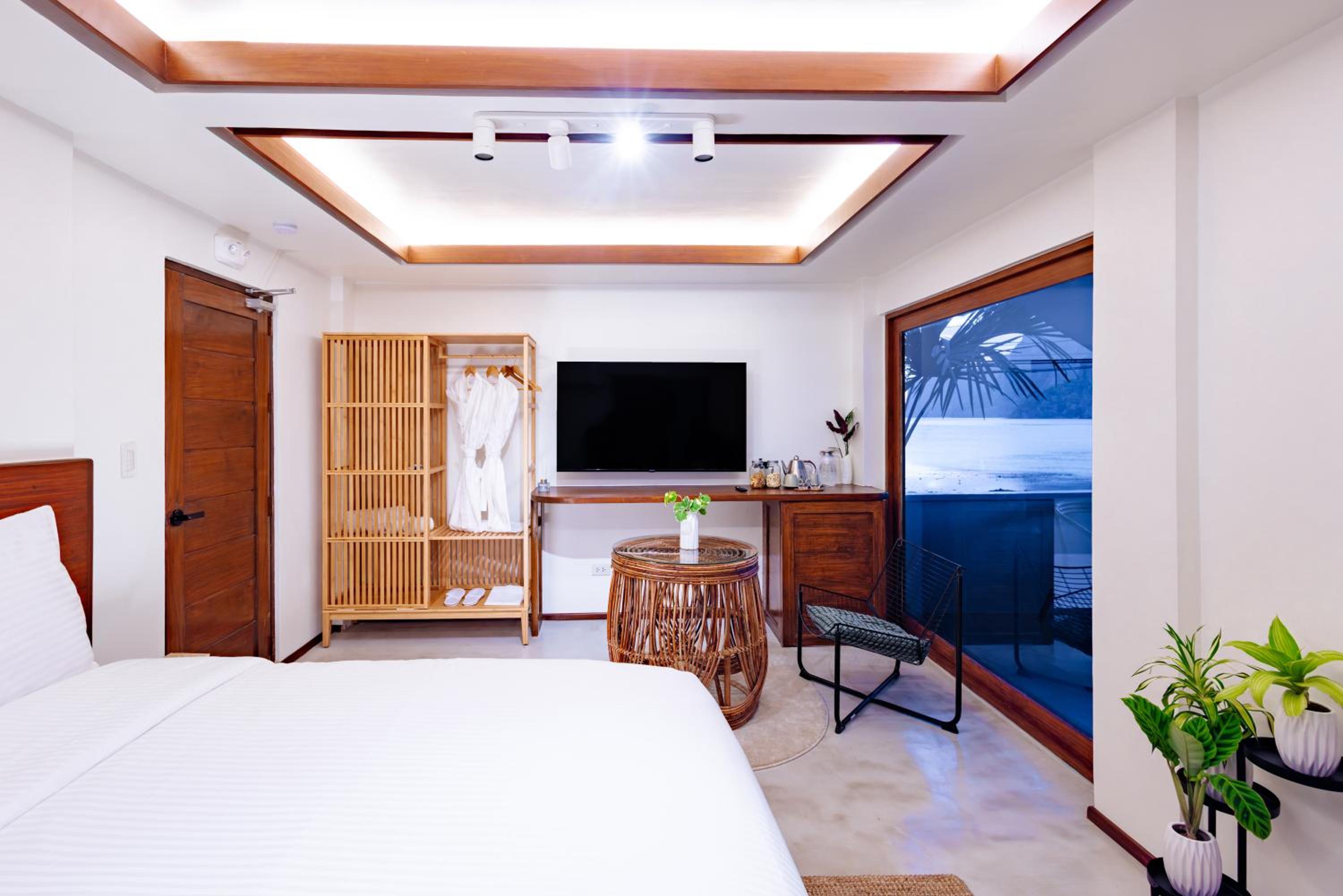 Deluxe Double Room with Balcony and Sea View