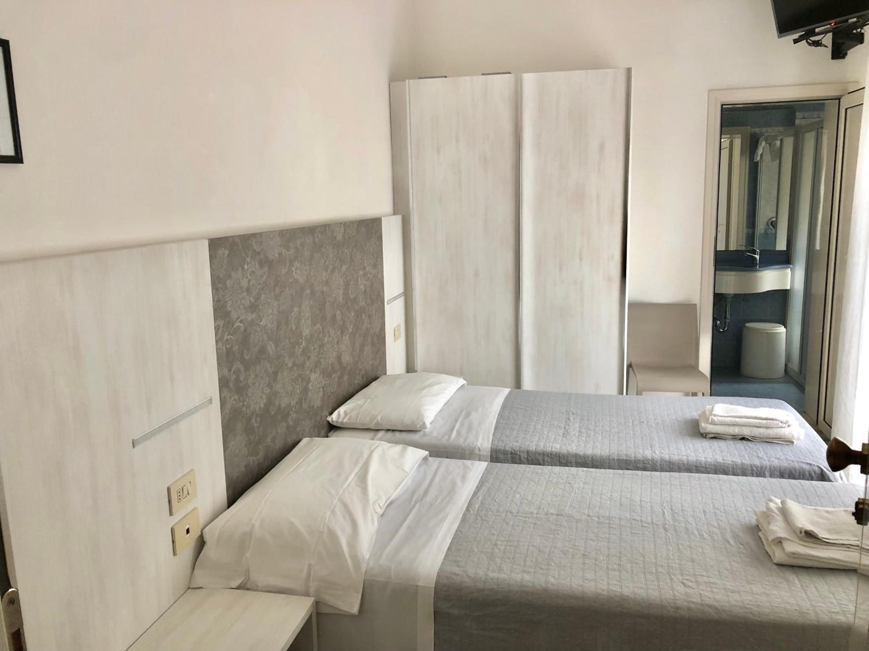Double or Twin Room with Balcony - Photo 1