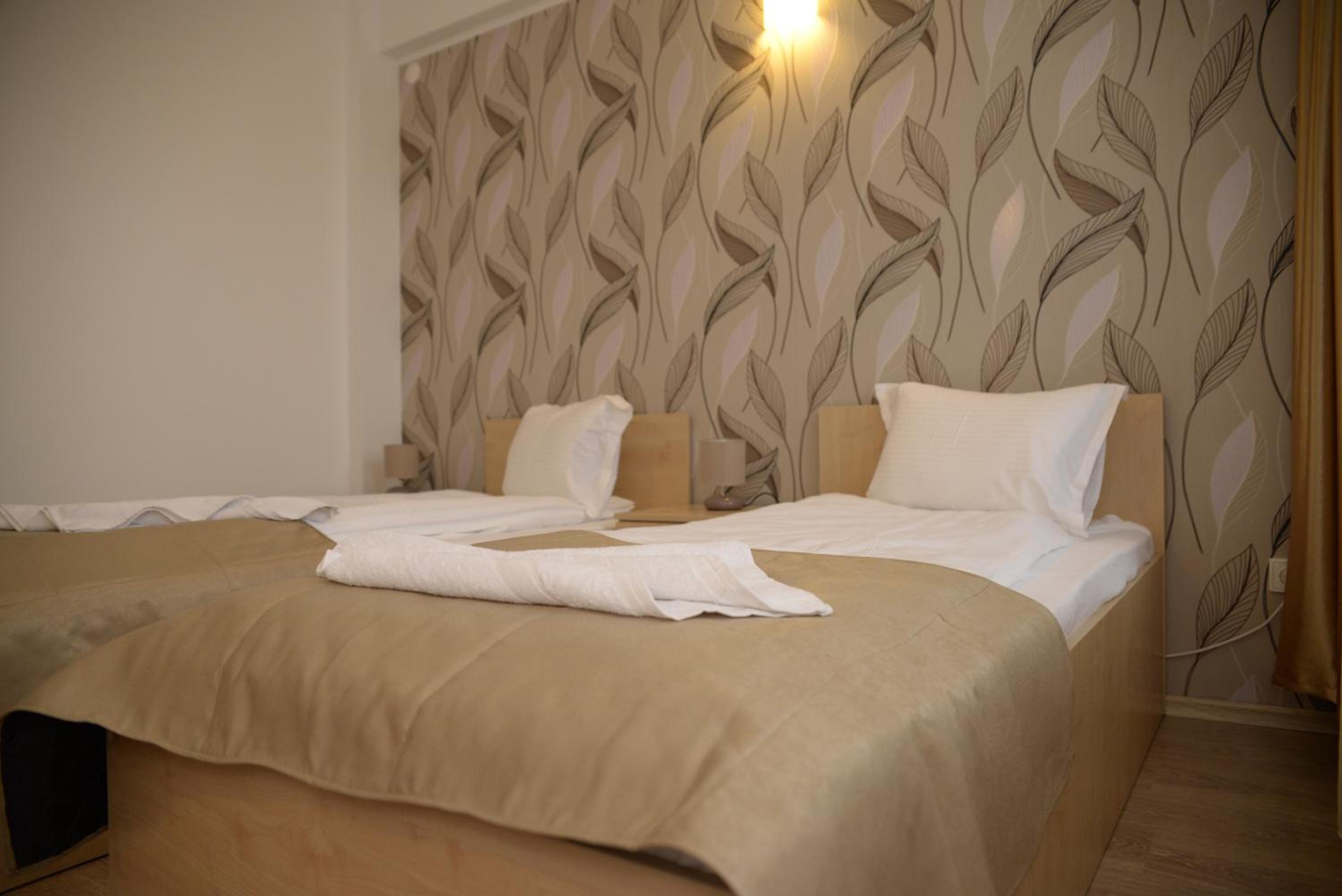 Double Room with Balcony - Photo 2