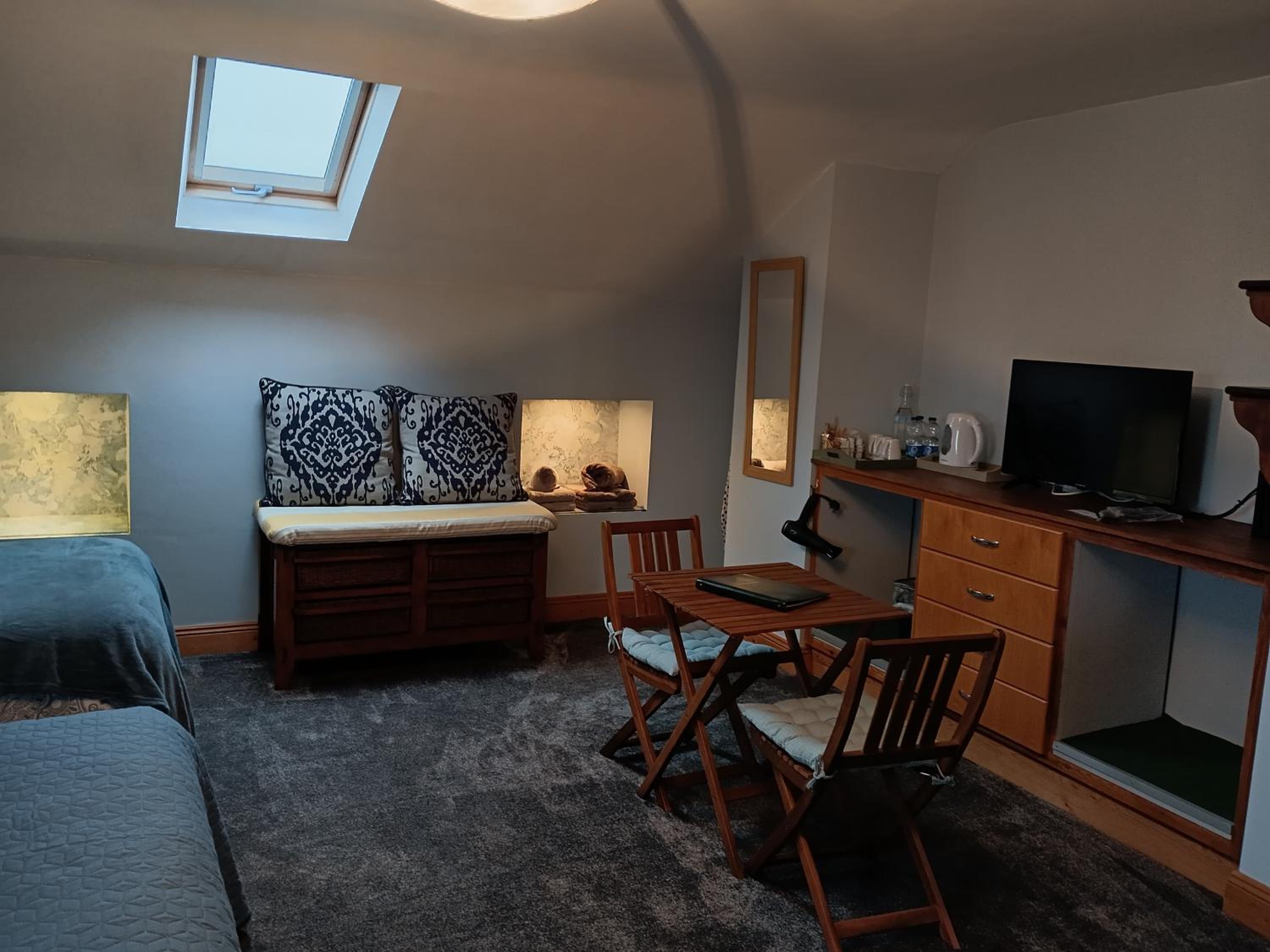 Triple Room - Photo 6