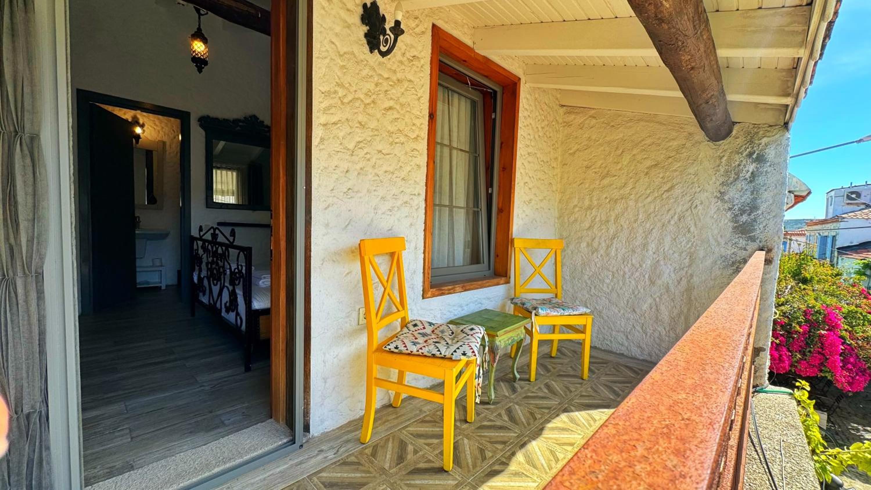 Deluxe Double Room with Balcony photo 2