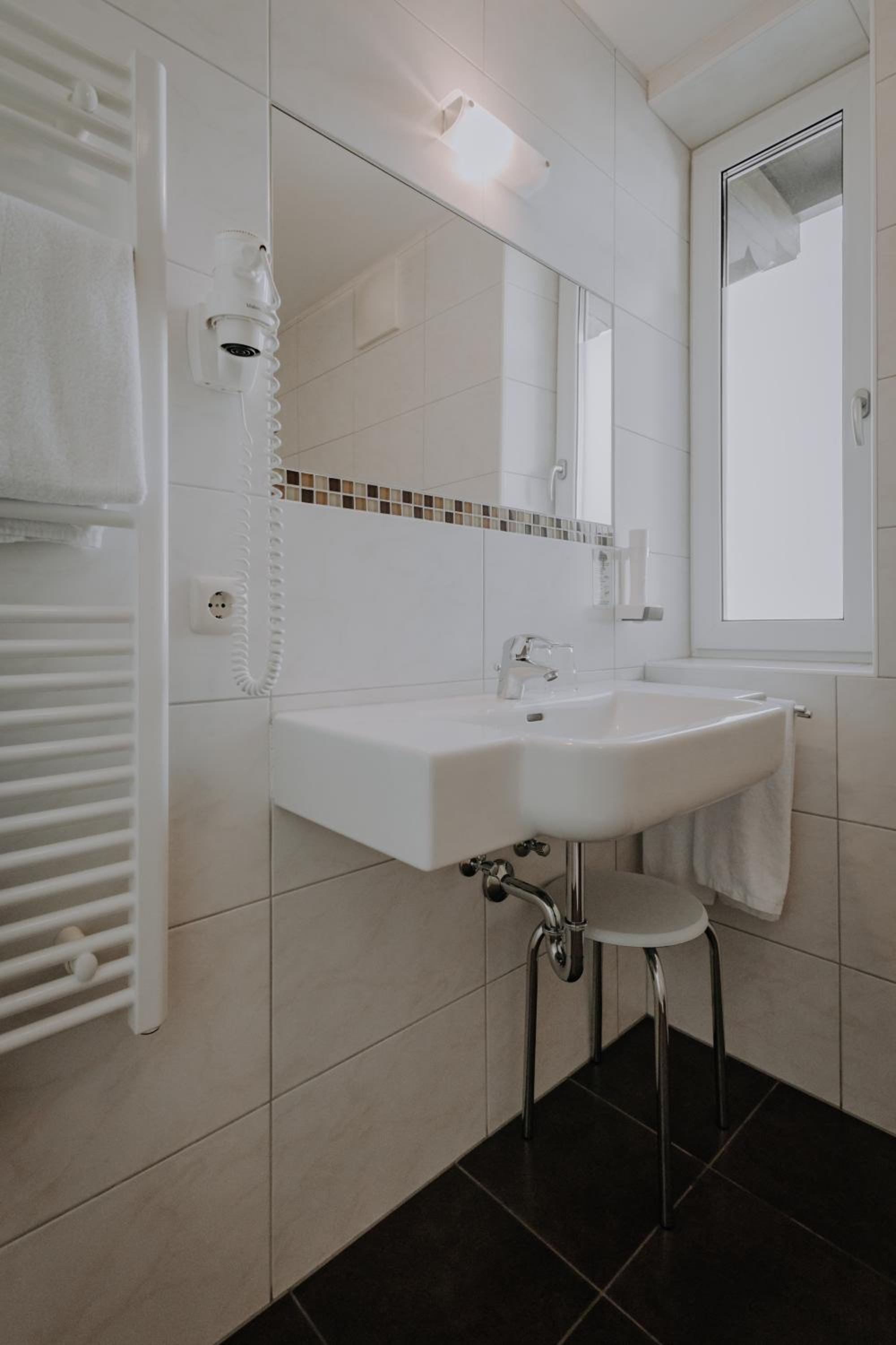 Double or Twin Room with Balcony and Mountain View photo 3