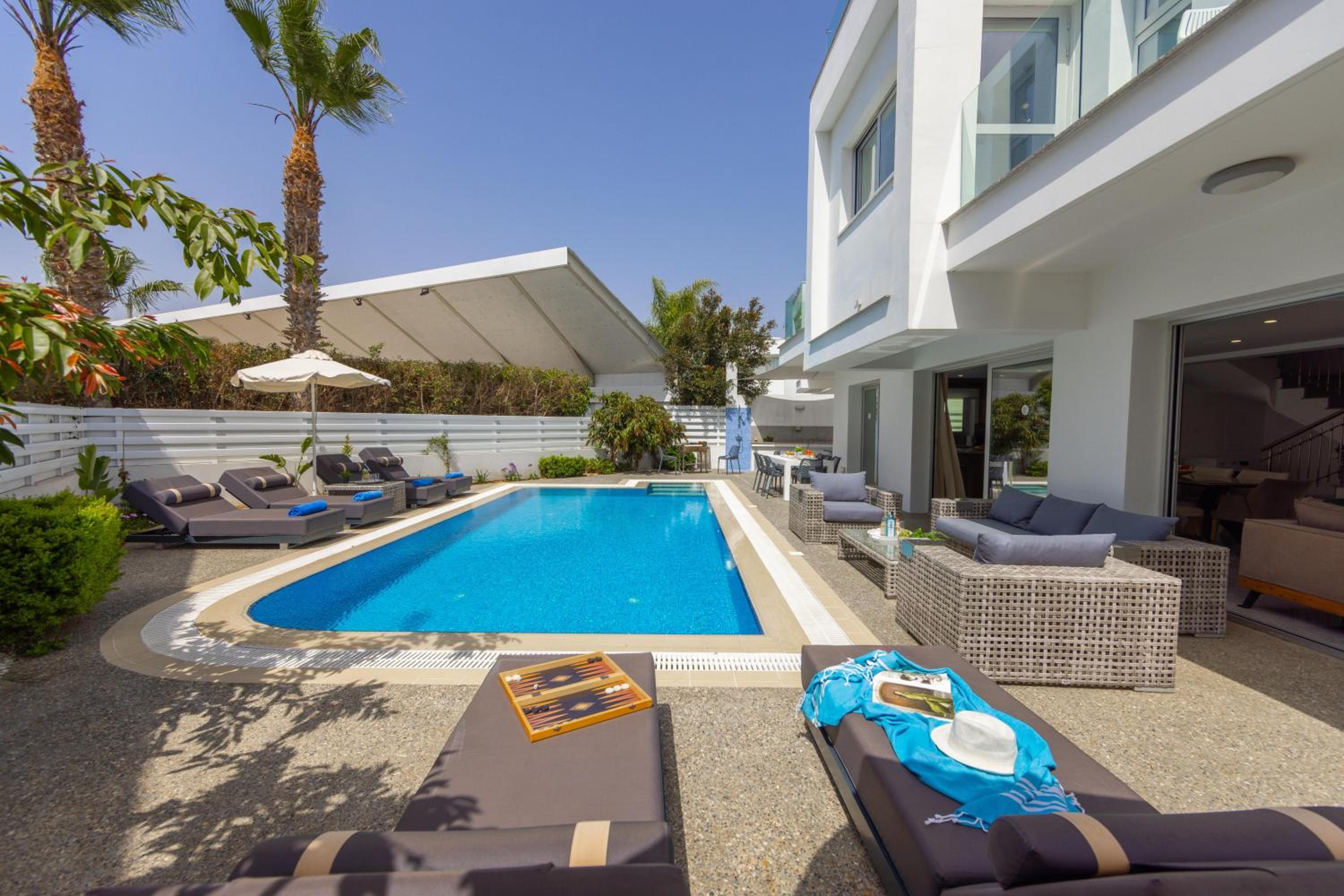 Deluxe Villa photo 2