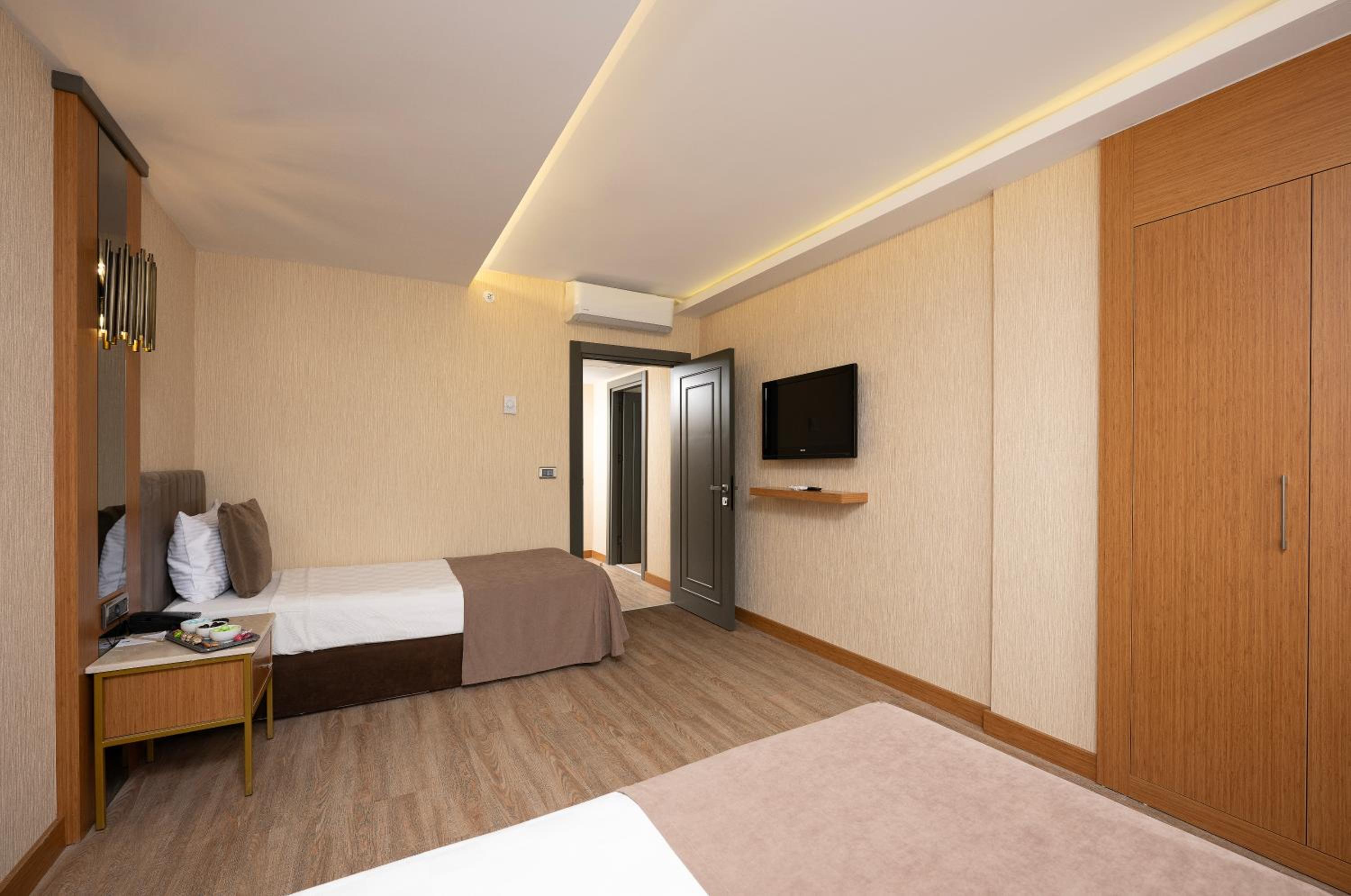 Suite with Sea View thumbnail 5