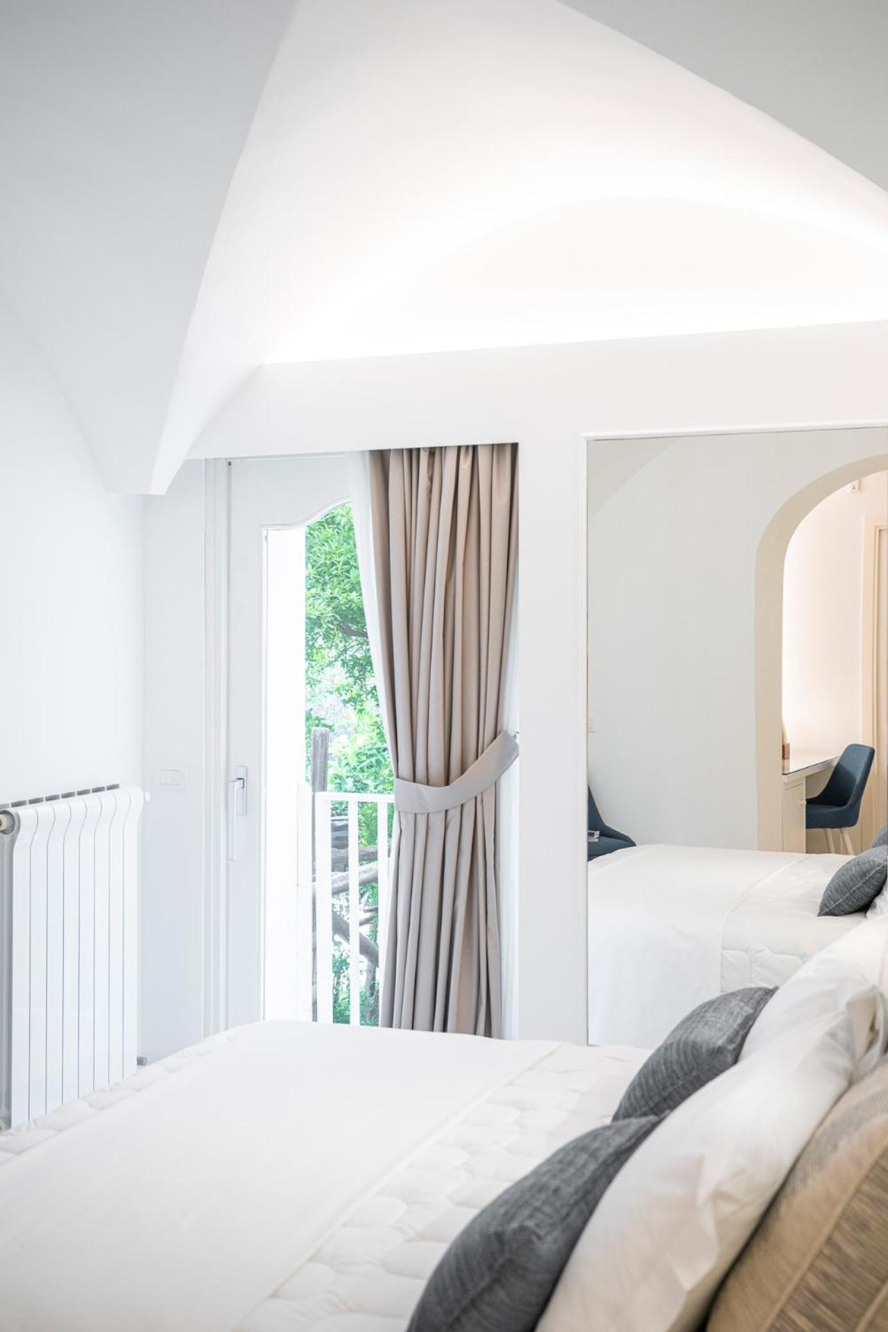 Double Room with Garden View and Window - Photo 13