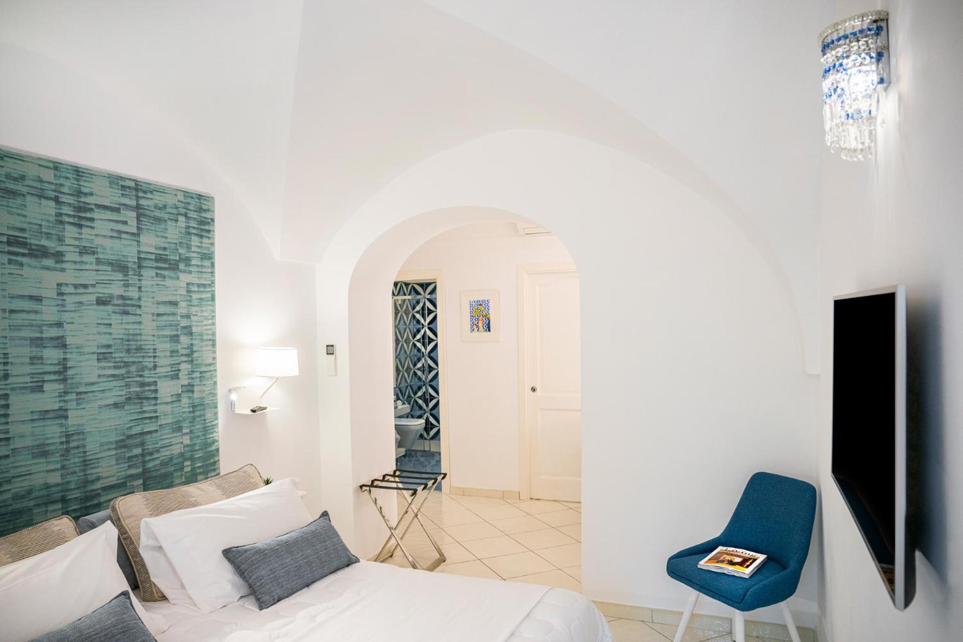 Double Room with Garden View and Window - Photo 17