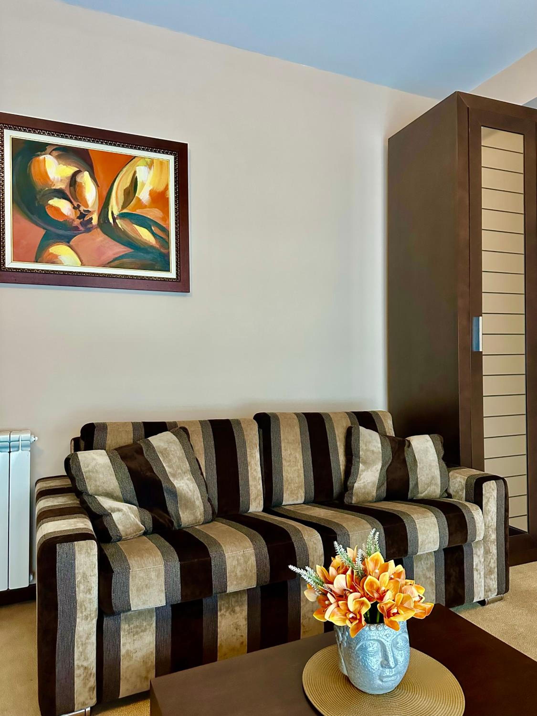 One Bedroom Apartment - Photo 1