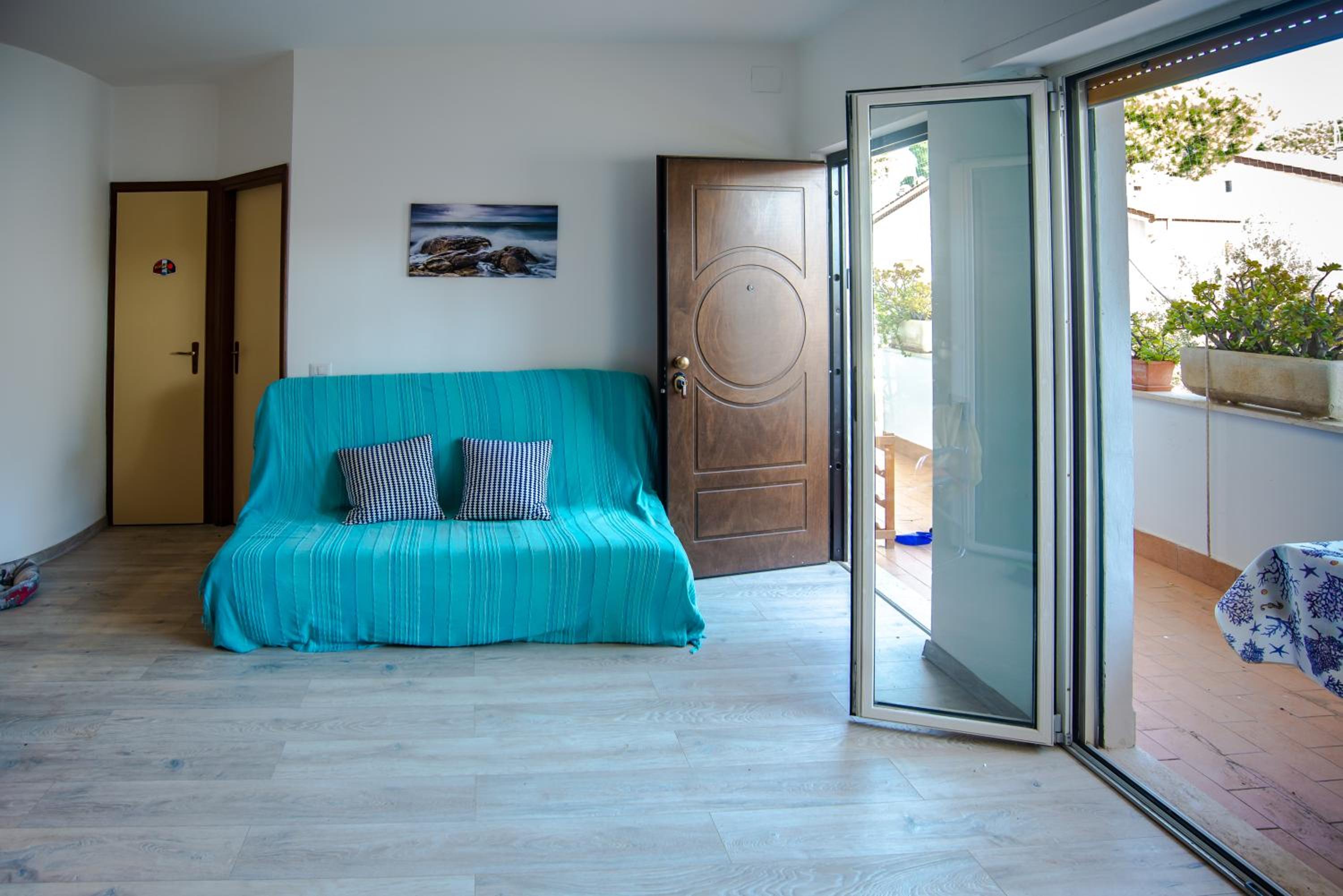 Two-Bedroom Apartment with Balcony photo 2