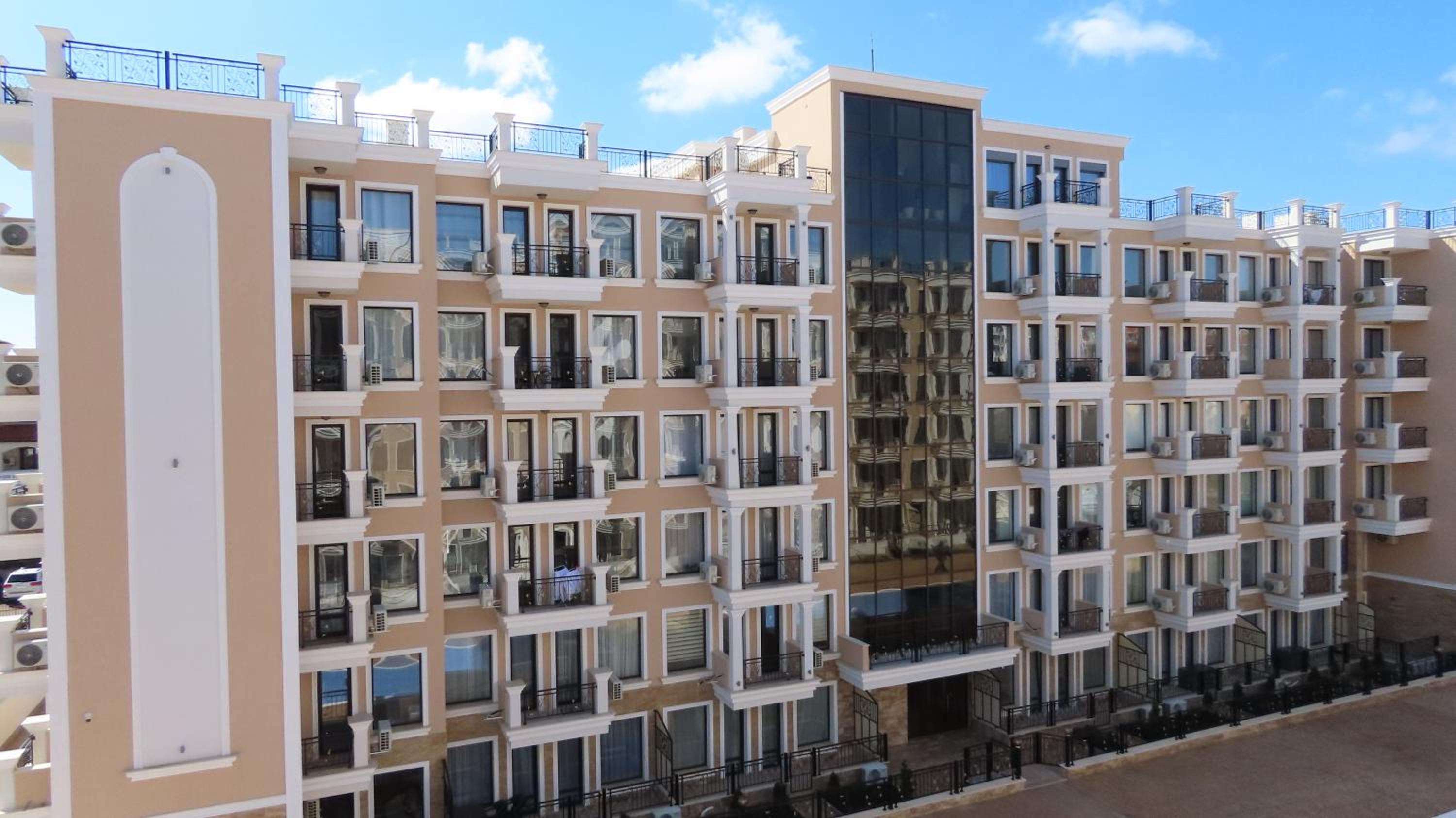 One-Bedroom Apartment with Balcony photo 1