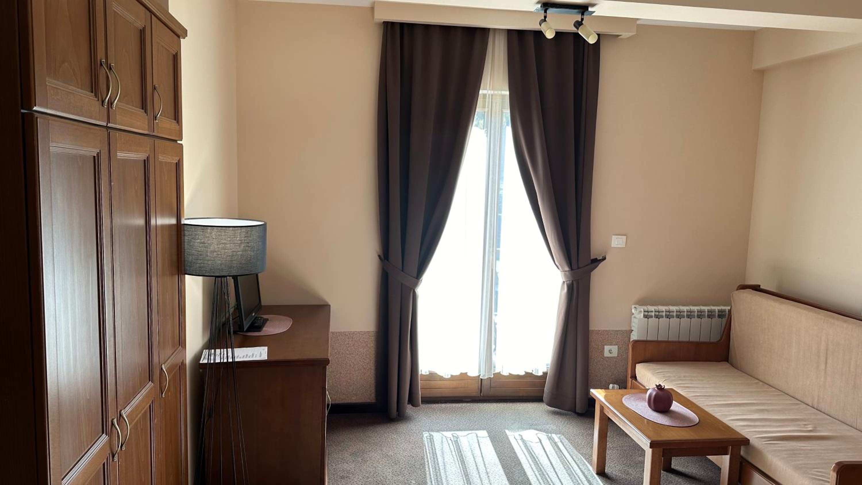 One Bedroom Apartment - Photo 12
