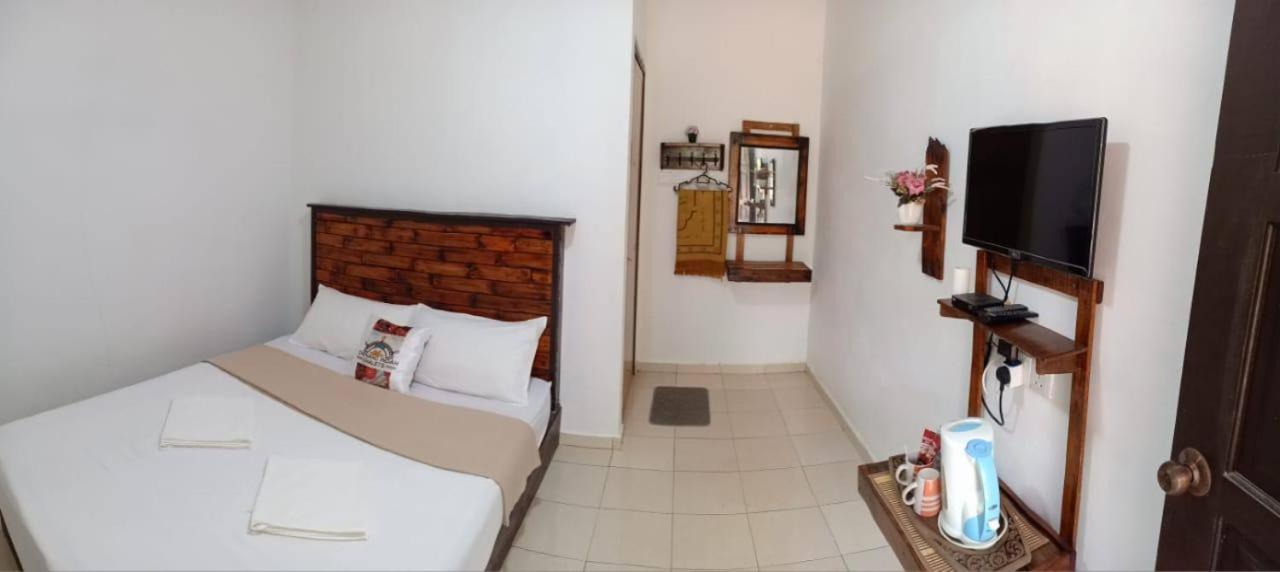 Queen Room photo 1