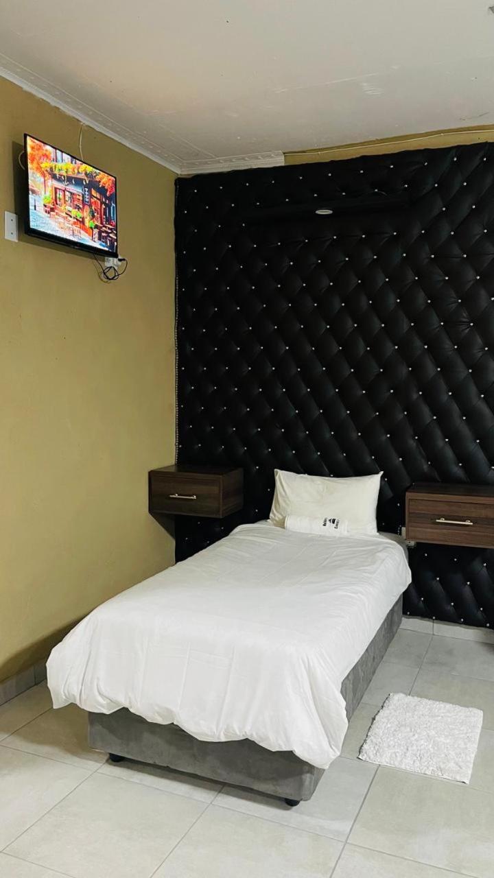 Deluxe Double or Twin Room with Mountain View - Photo 1
