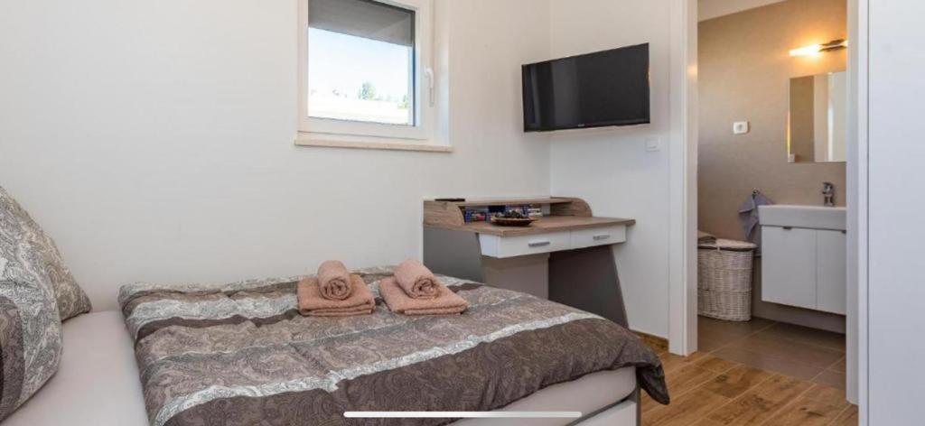 Three-Bedroom Villa photo 2