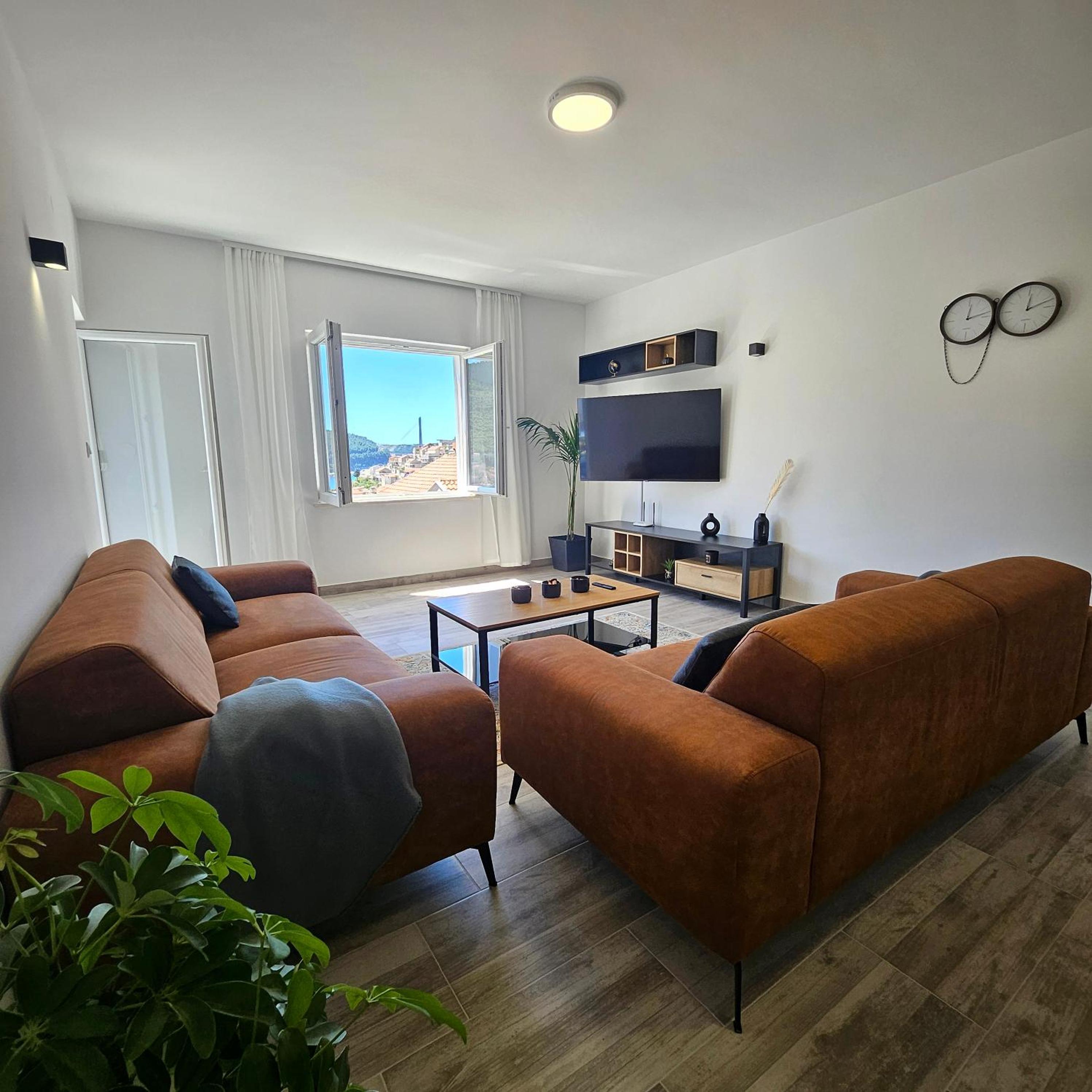 Three-Bedroom Apartment photo 1