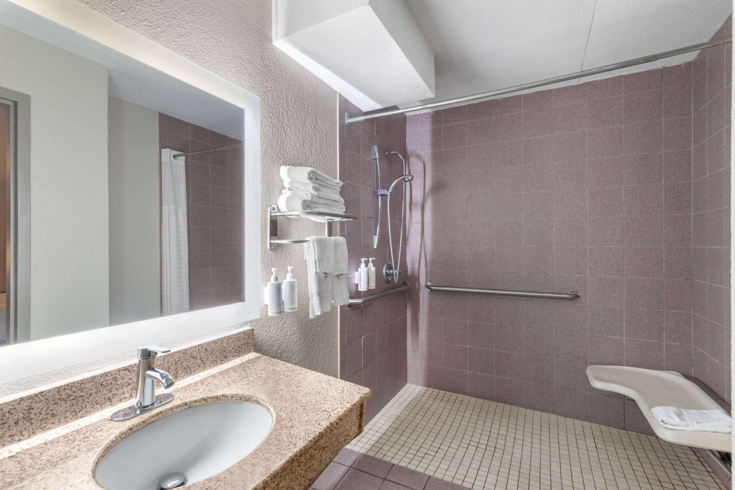 King Room - Disability Access/Non-Smoking - Photo 3