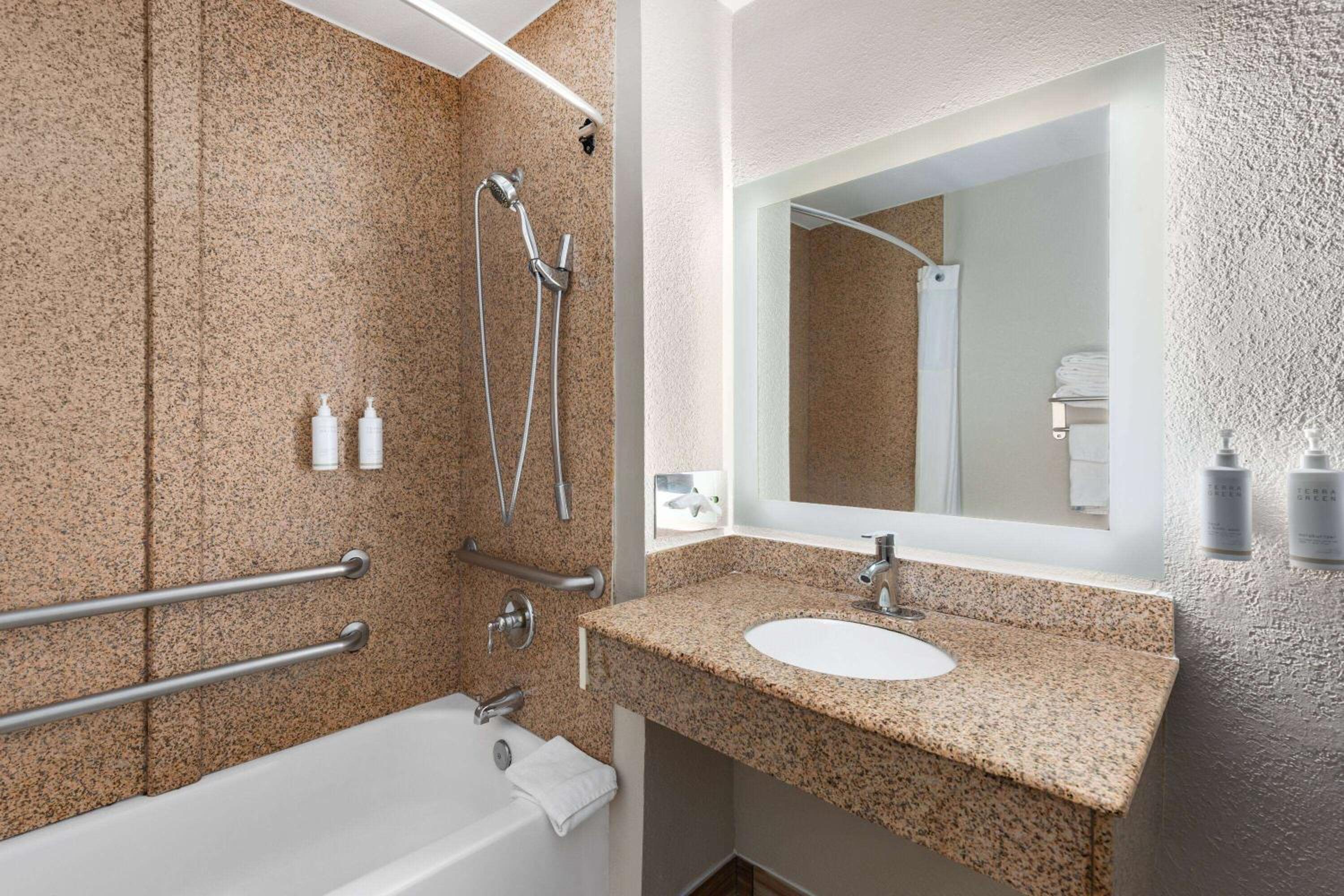King Room - Disability Access/Non-Smoking - Photo 2