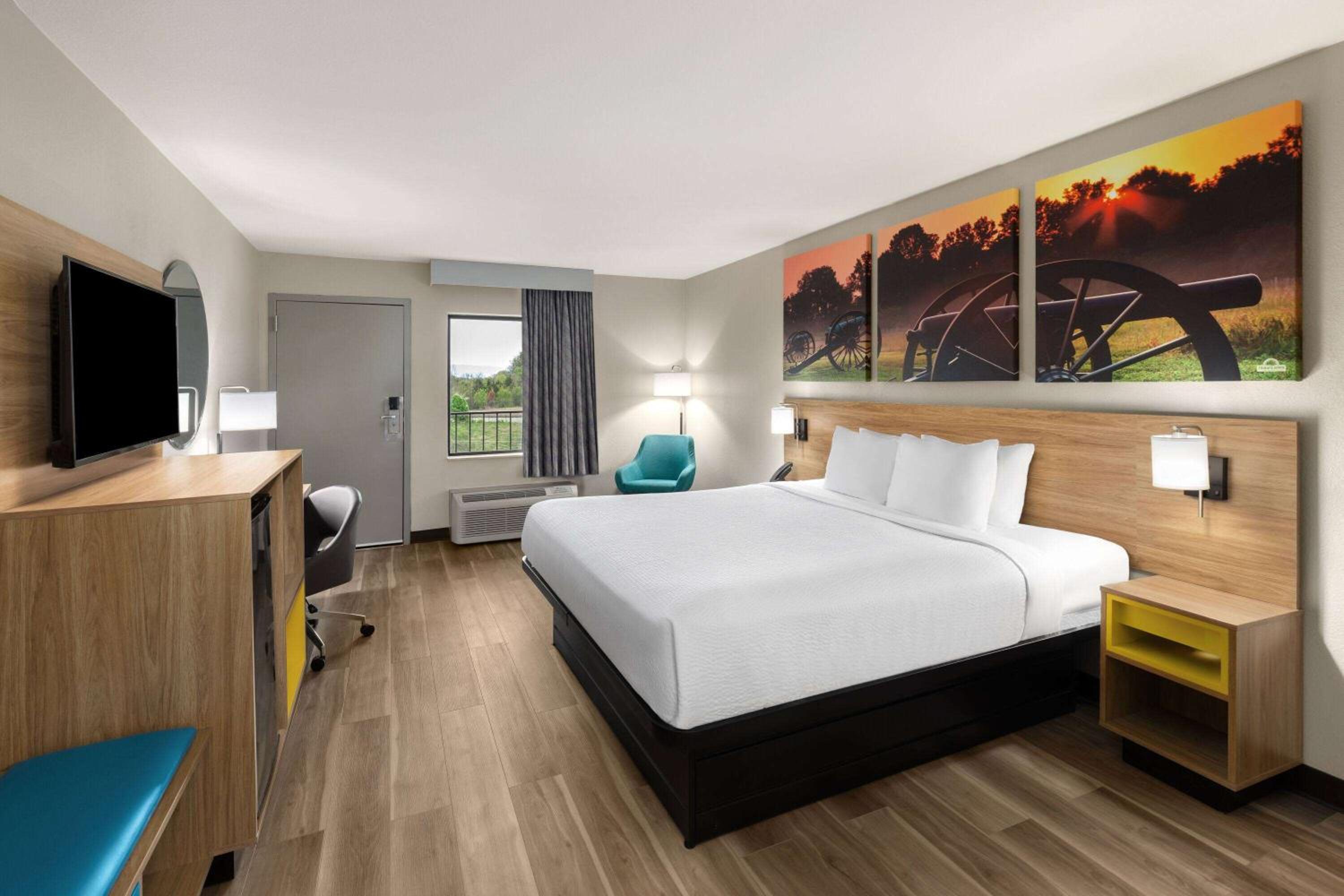 King Room - Non-Smoking - Photo 1