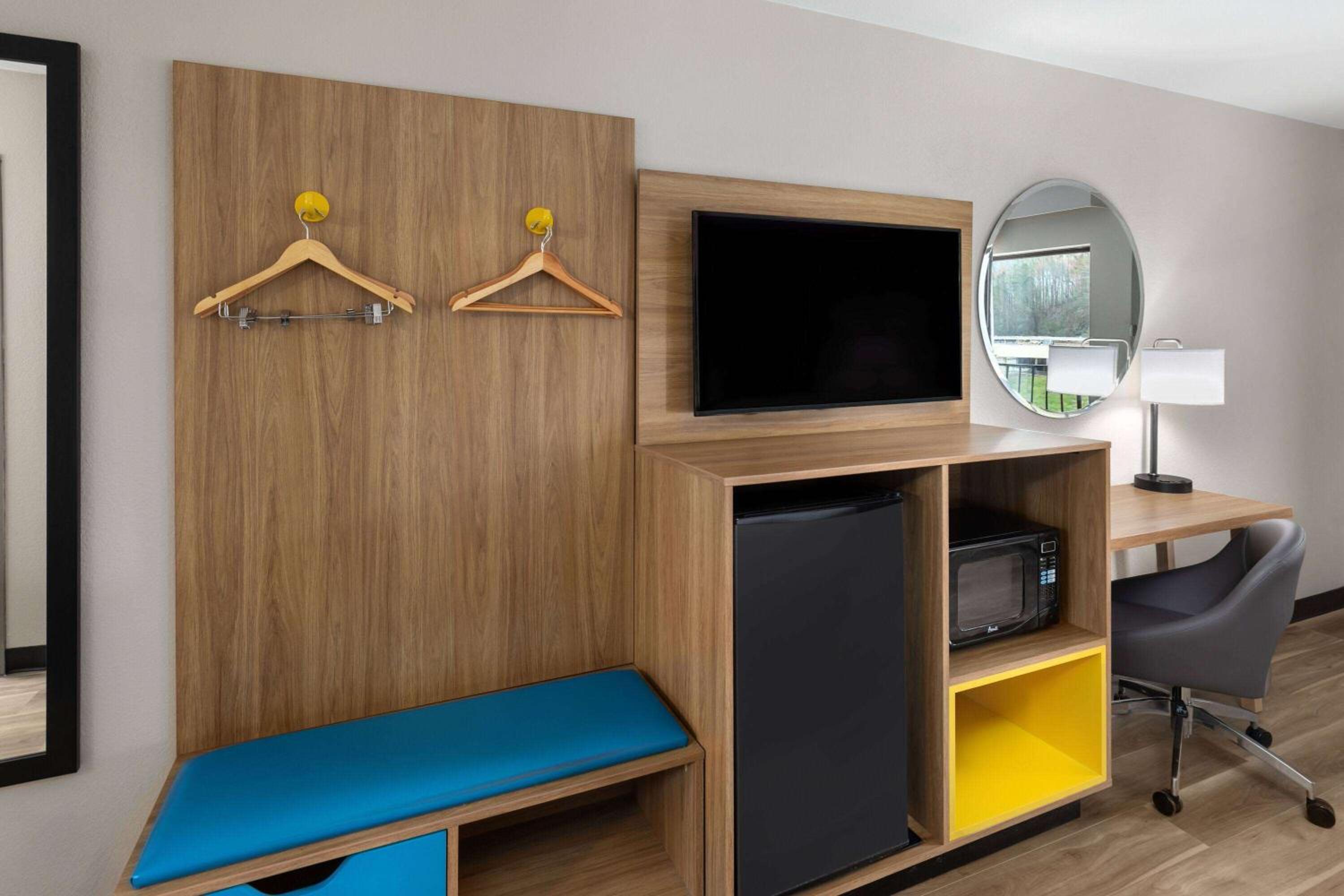 Two Double Beds - Non-Smoking - Photo 4