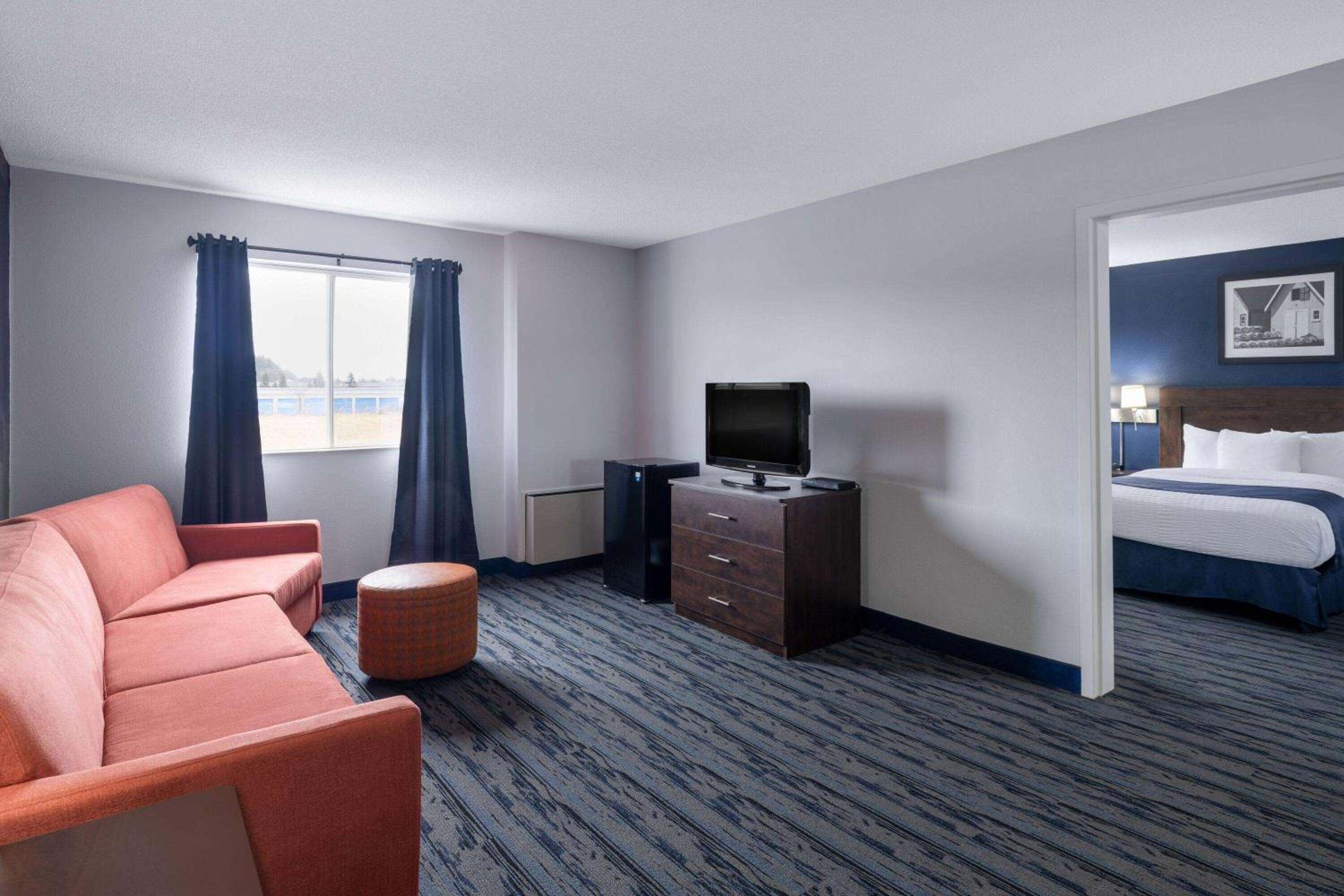 One-Bedroom King Suite - Non-Smoking - Photo 2