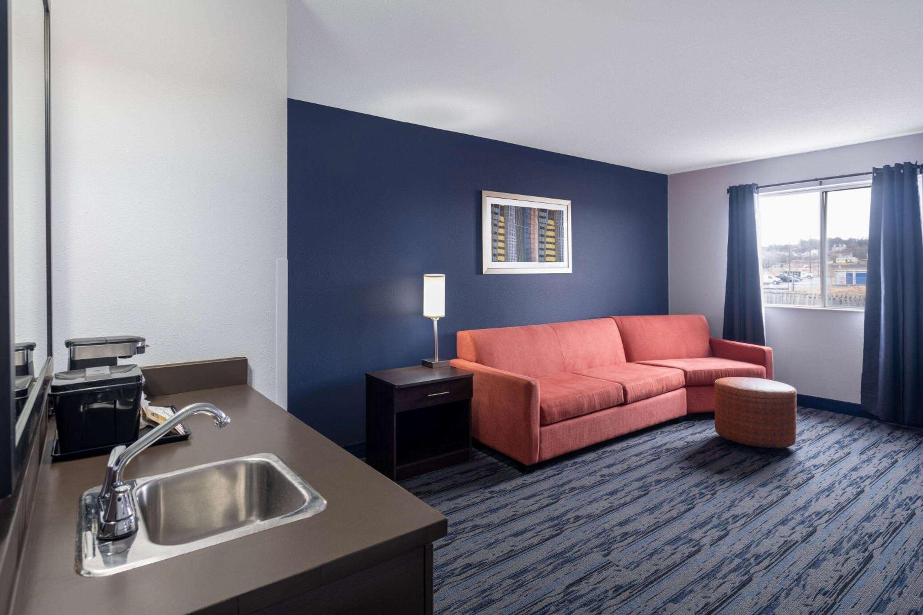 One-Bedroom Suite with Two Double Beds - Non-Smoking - Photo 2