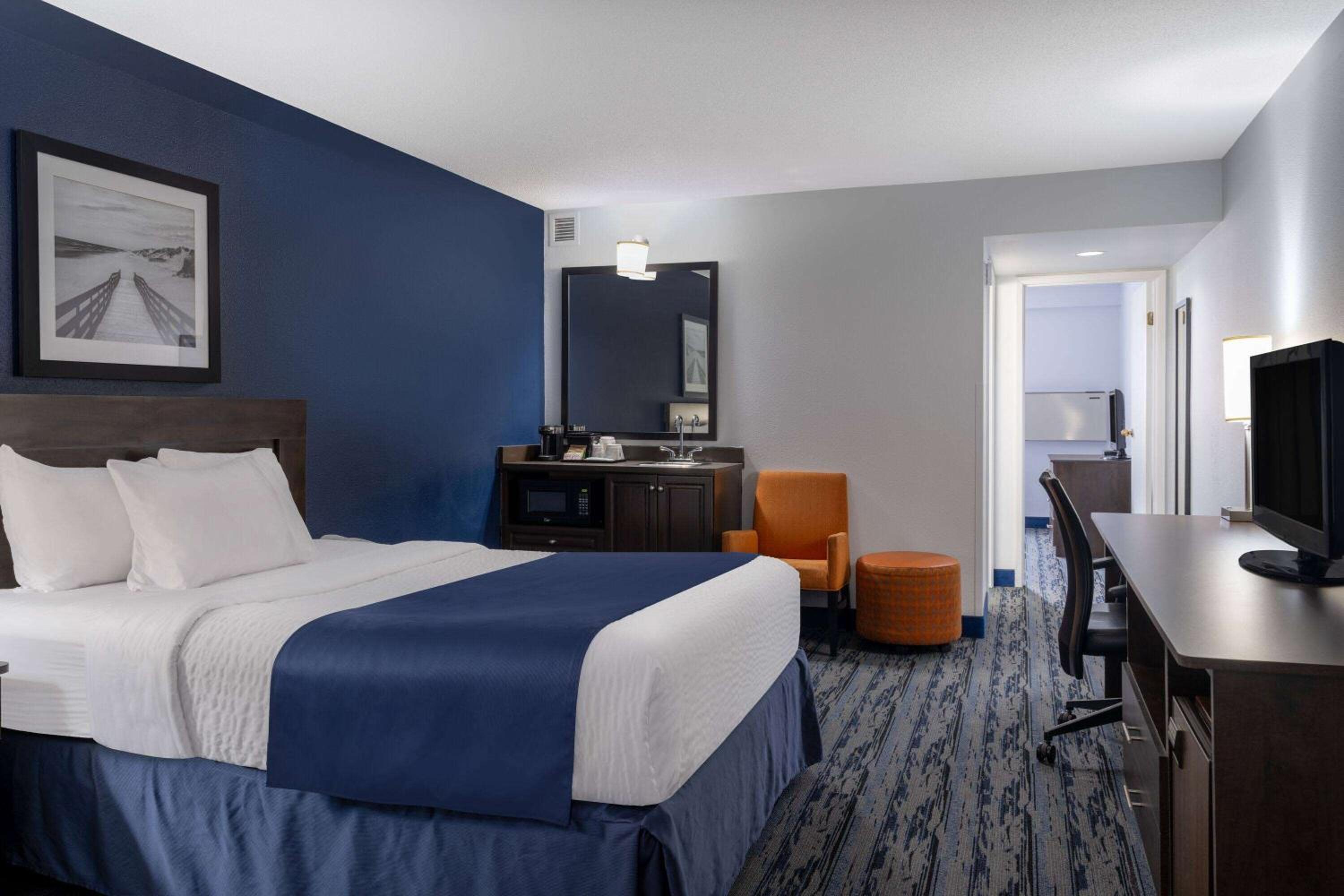 Family Suite - Non-Smoking - Photo 4