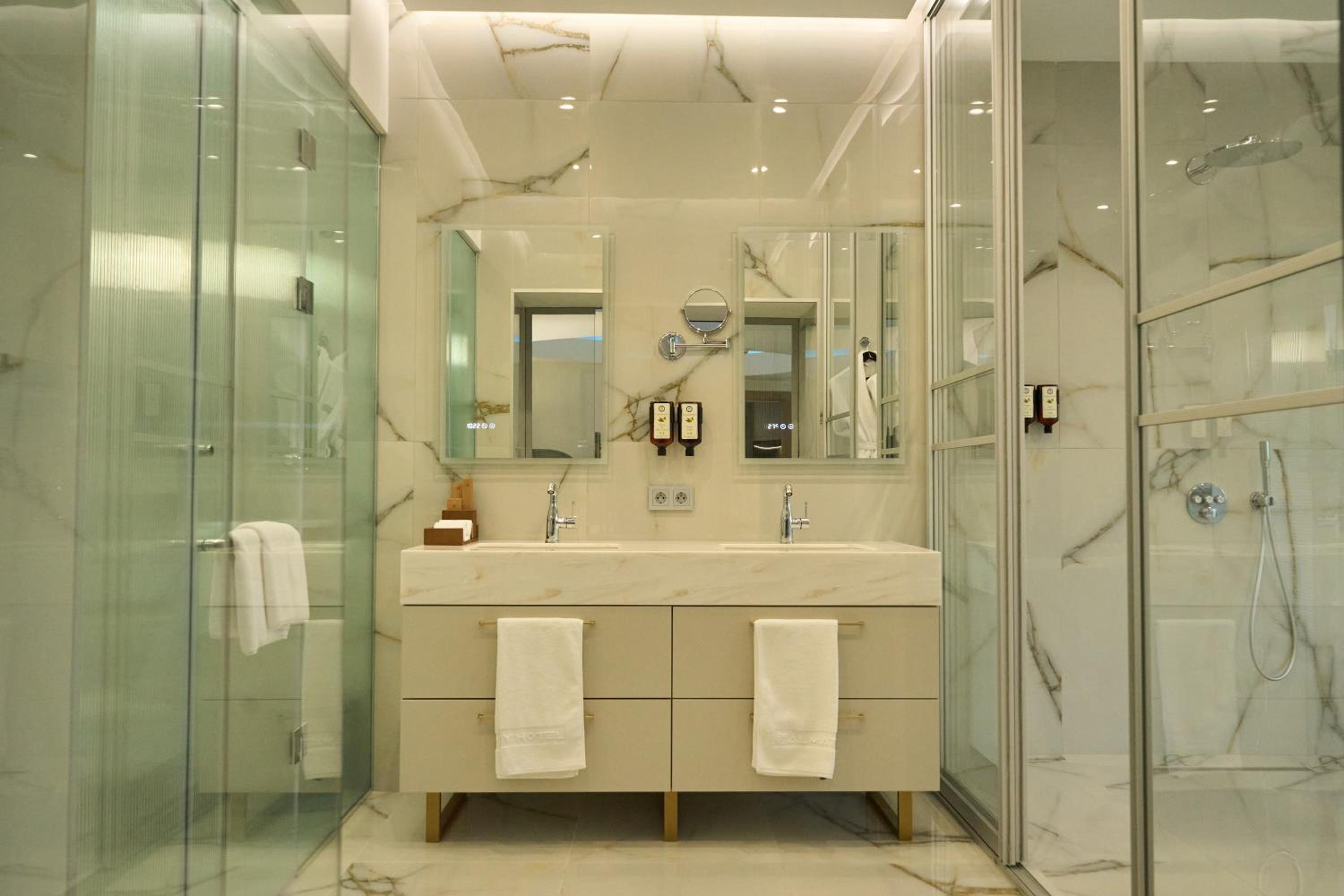 Executive Suite - Photo 7