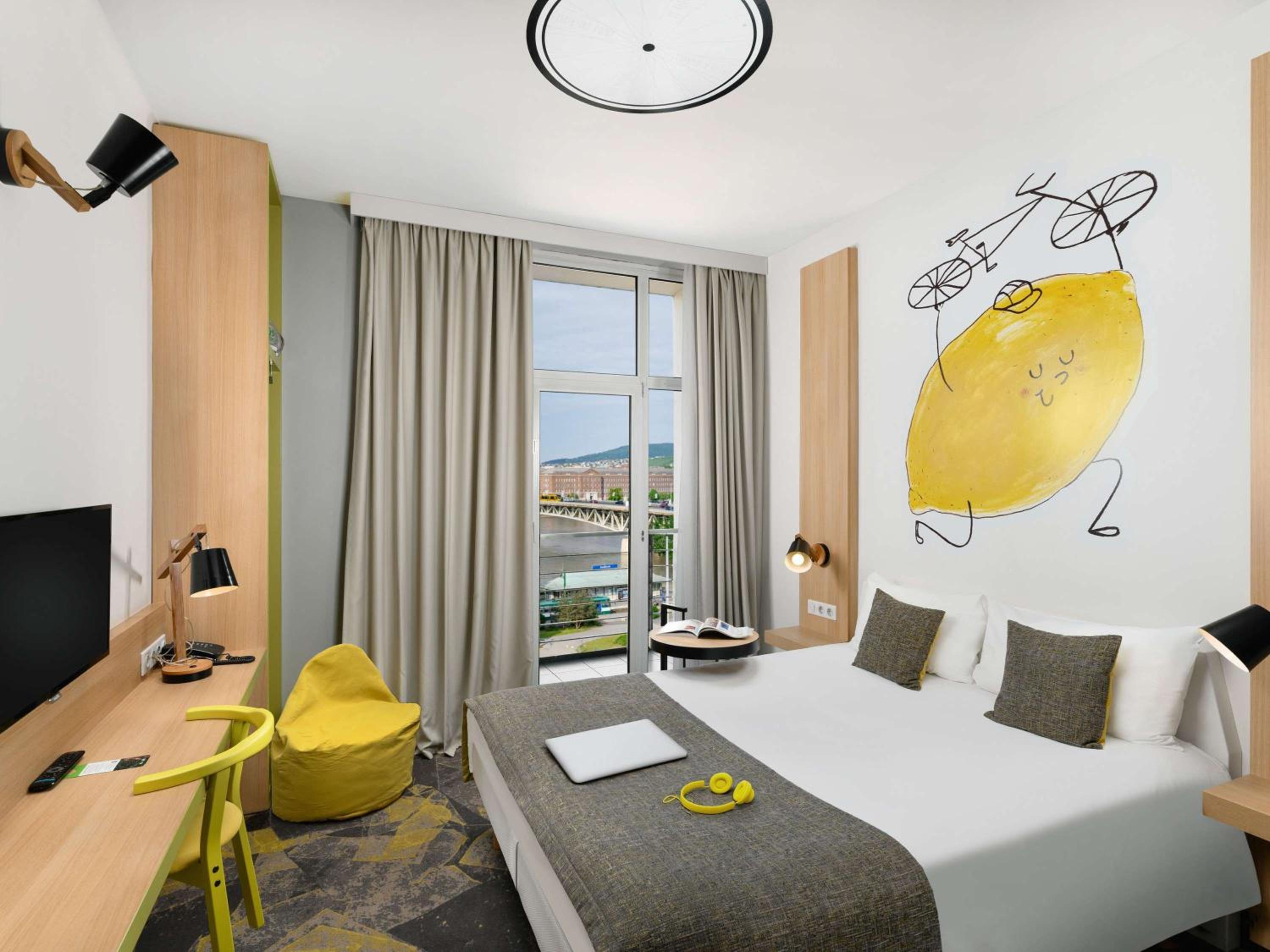 Design Room with Two Single Beds
