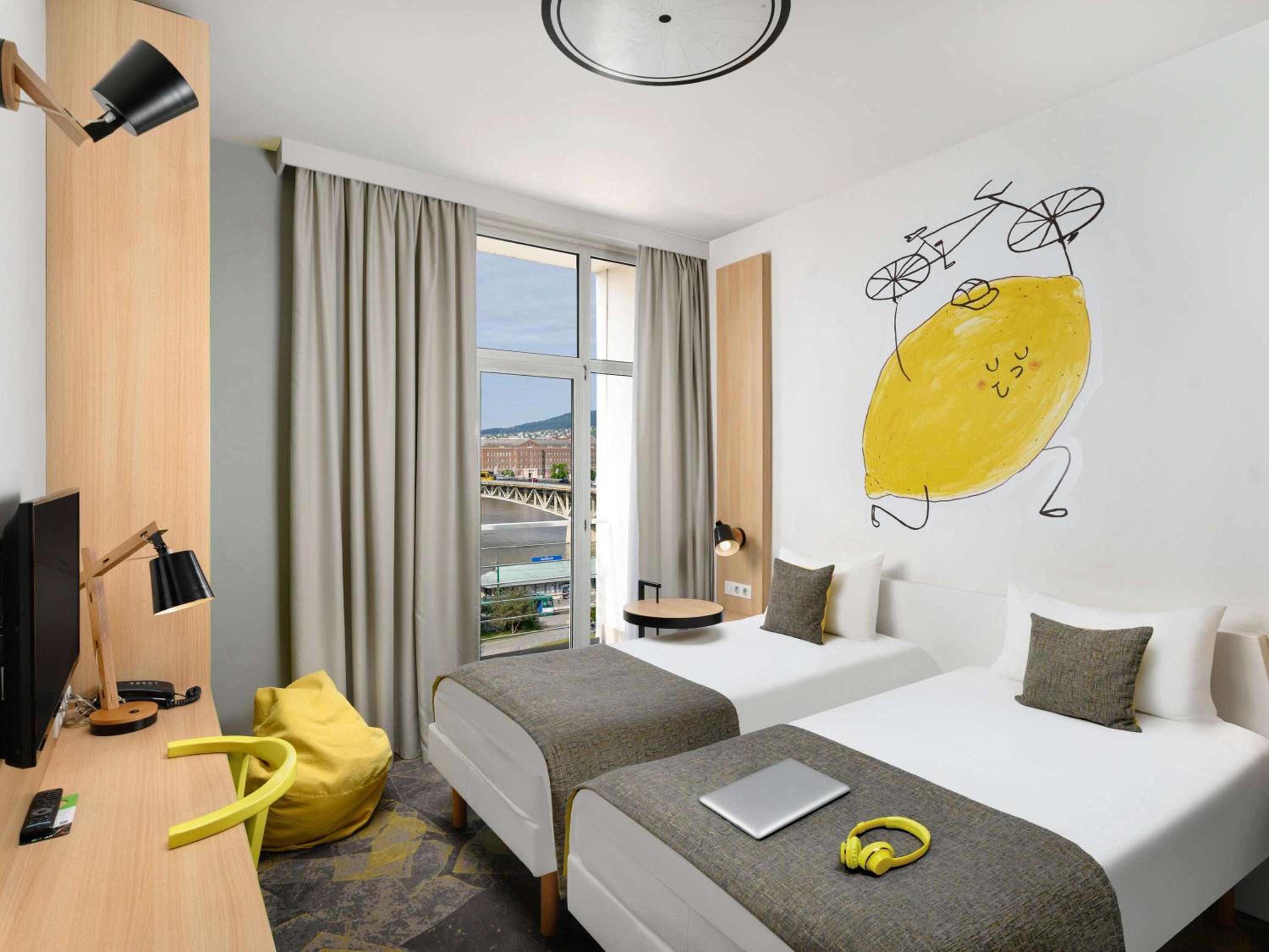 Design Room with Two Single Beds