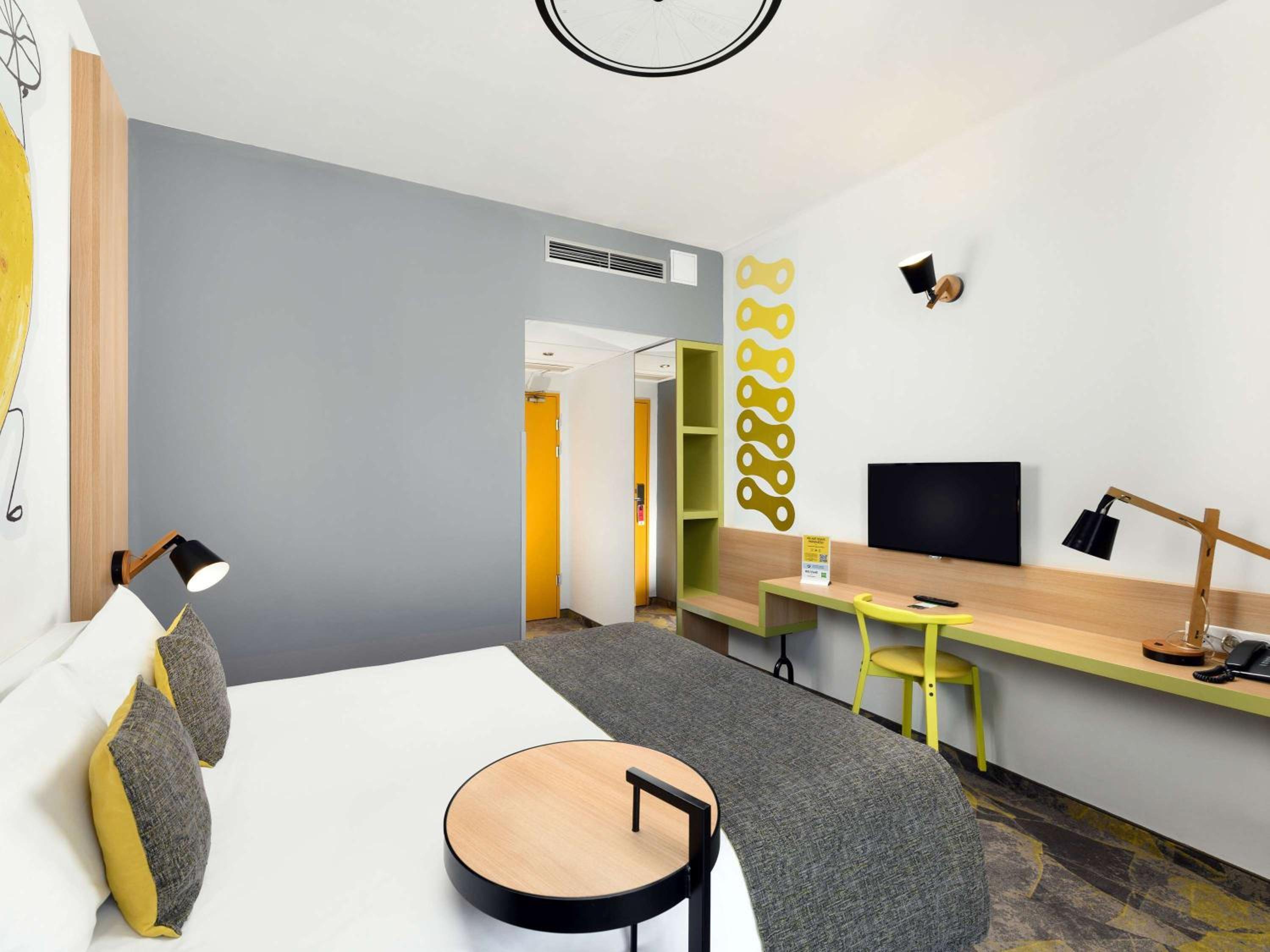 Design Room with Two Single Beds thumbnail 5