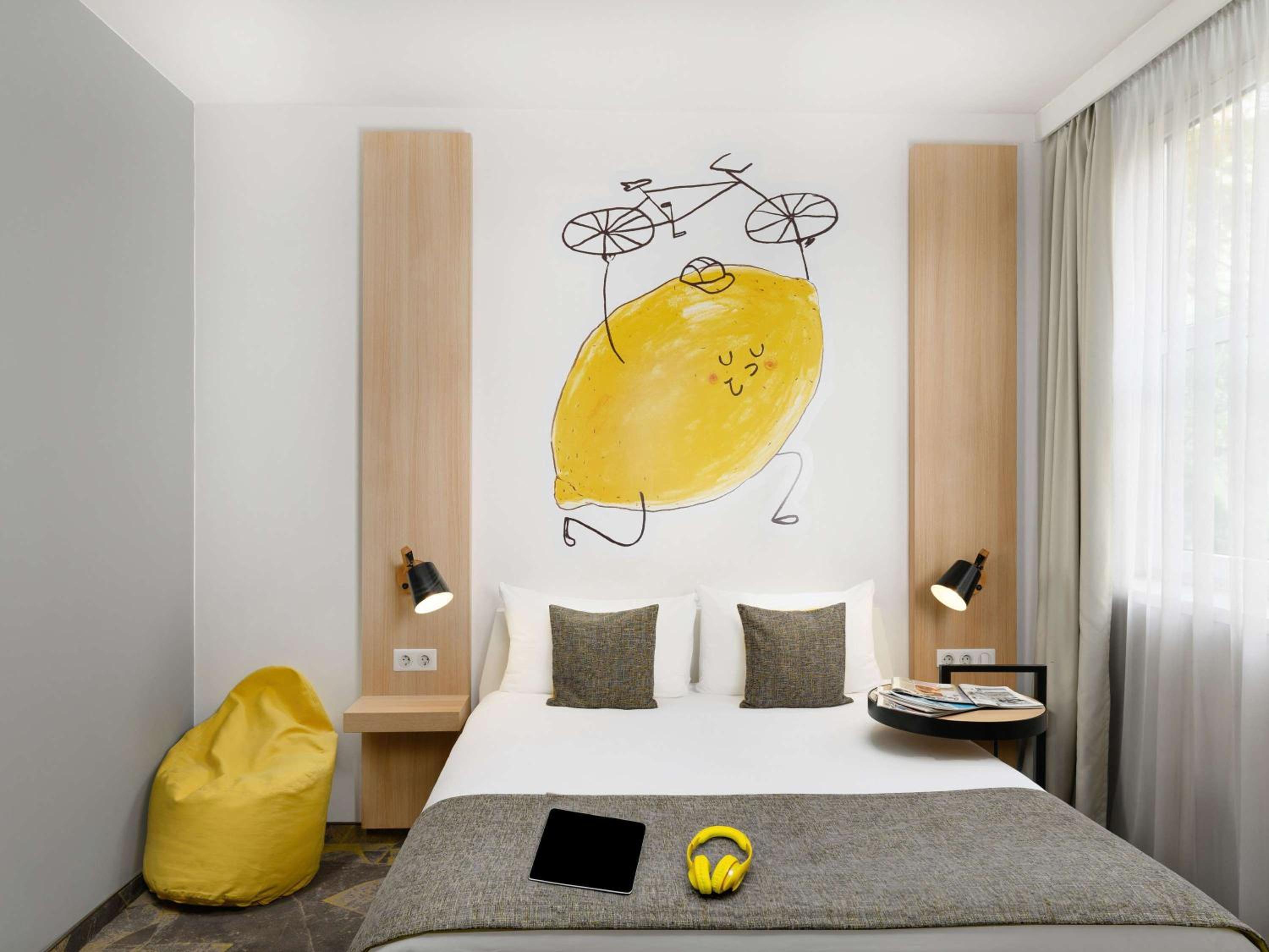 Standard Double Room thumbnail 6