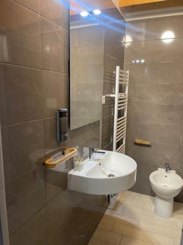 Deluxe Room - Photo 5