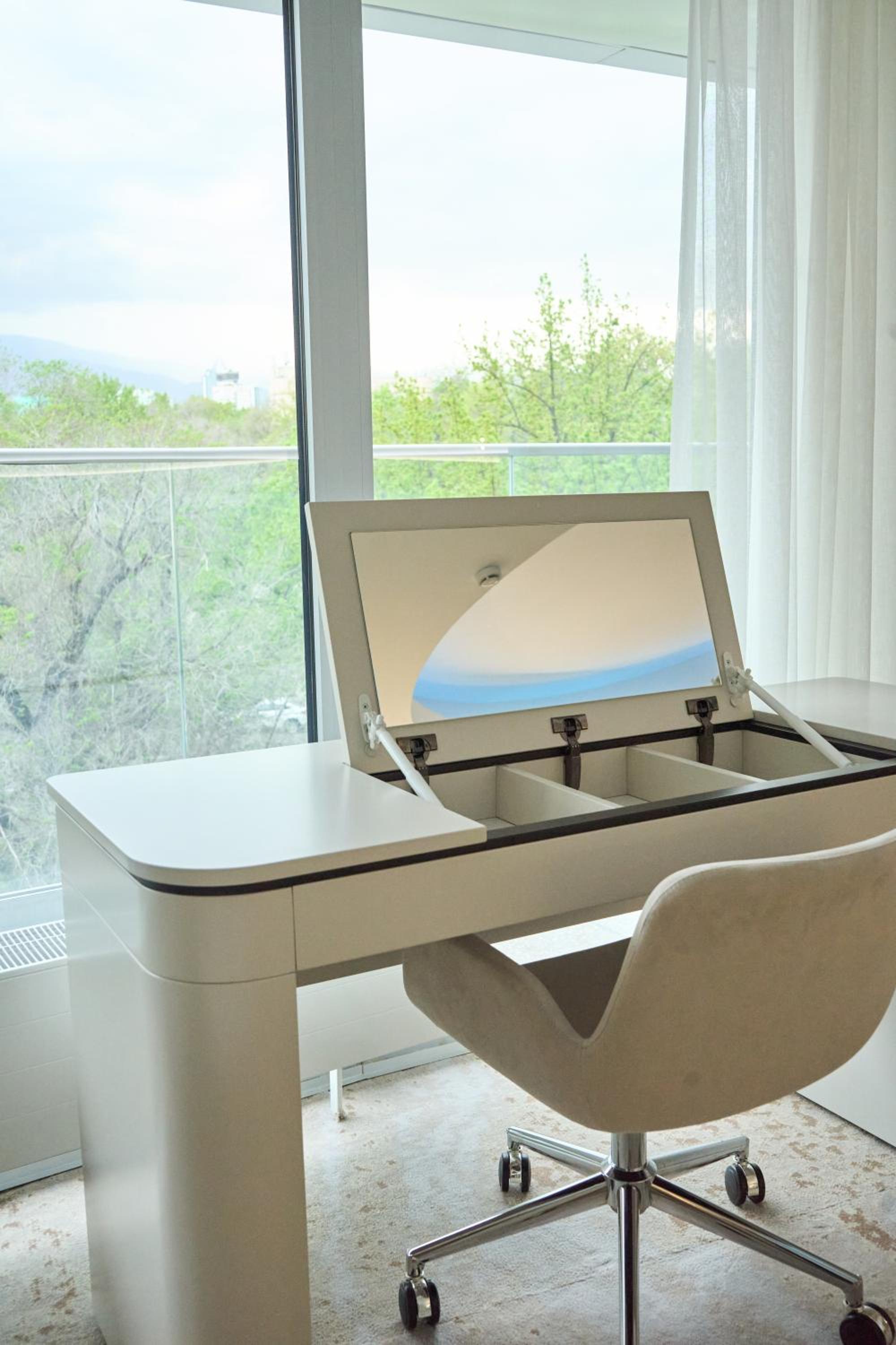 Executive Suite - Photo 6