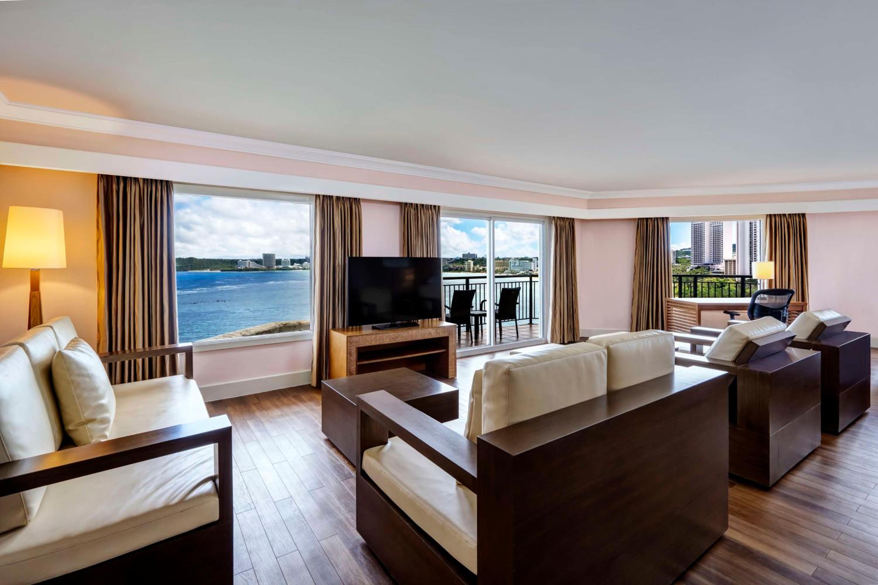 Premier Suite with Ocean View - Lounge Access photo 2