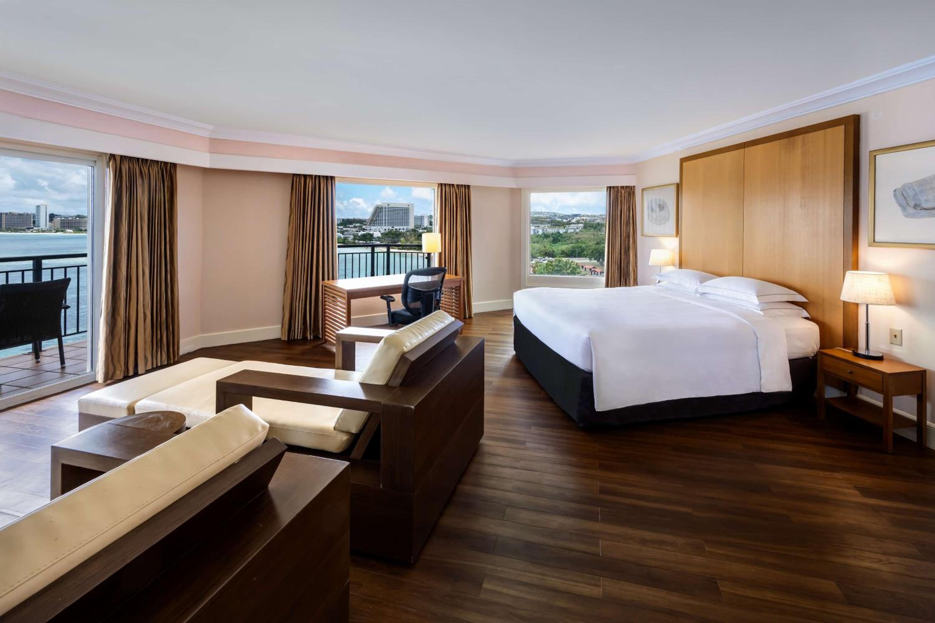 Premier Suite with Ocean View - Lounge Access photo 1