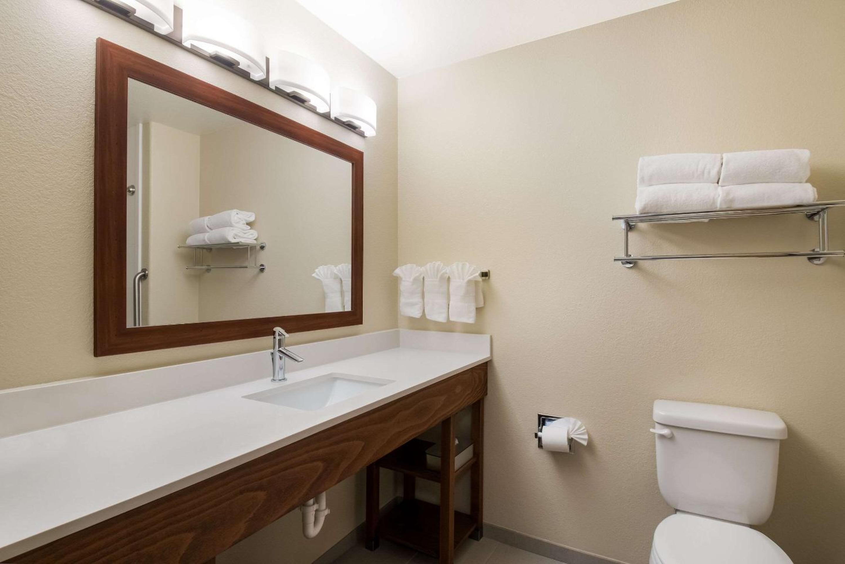 King Room - Non-Smoking - Photo 2