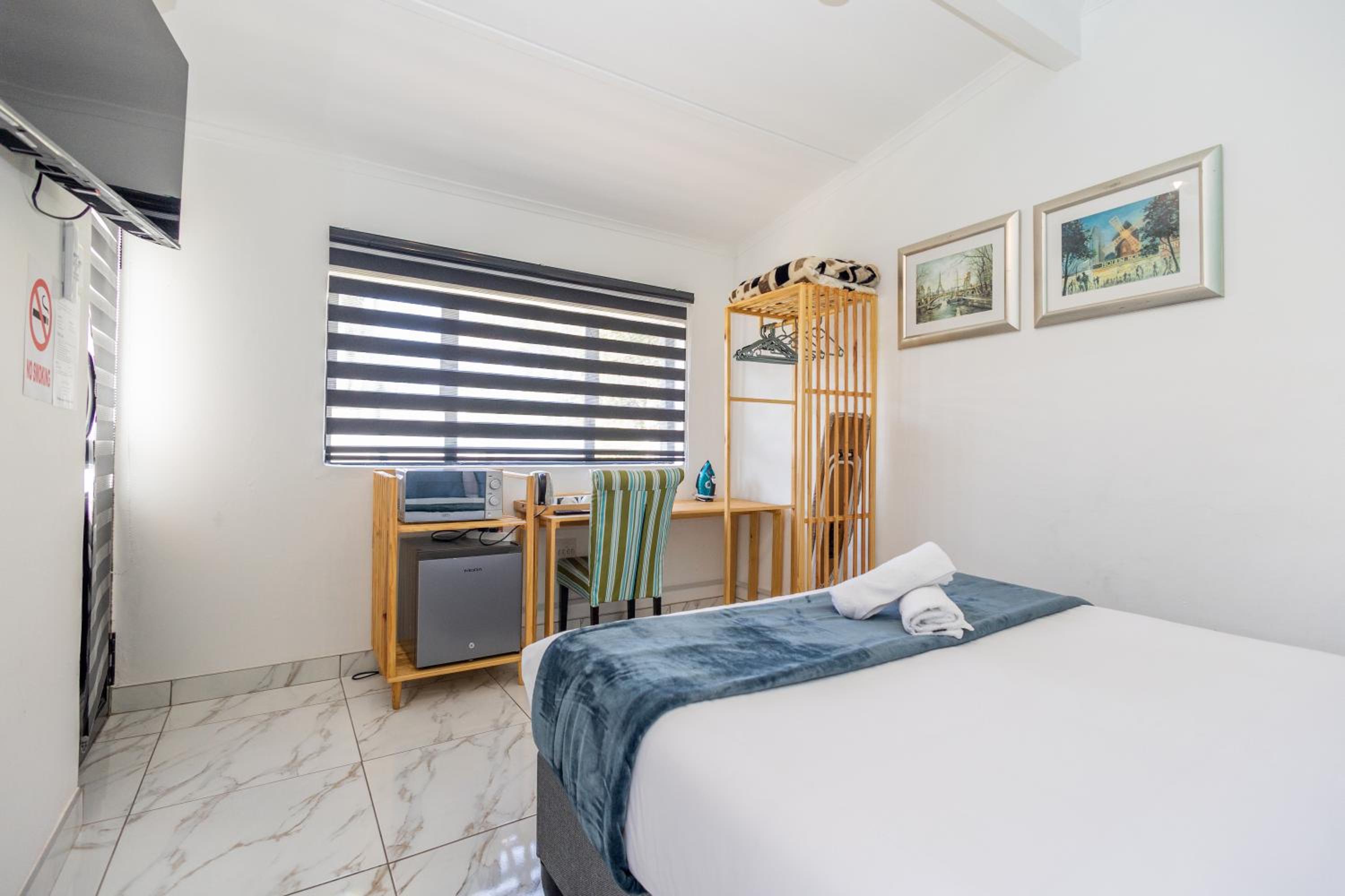 Double or Twin Room photo 3