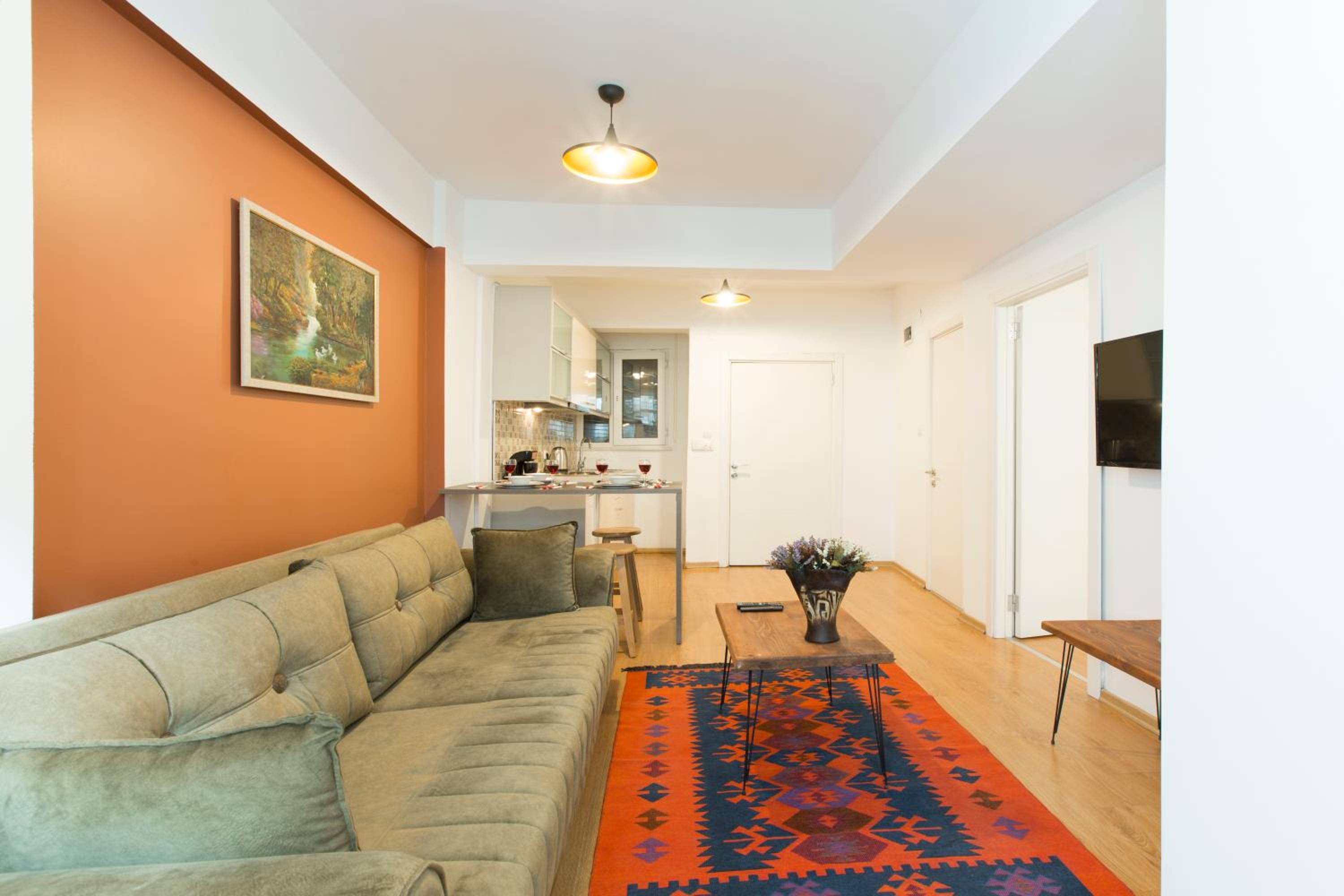 One-Bedroom Apartment photo 1