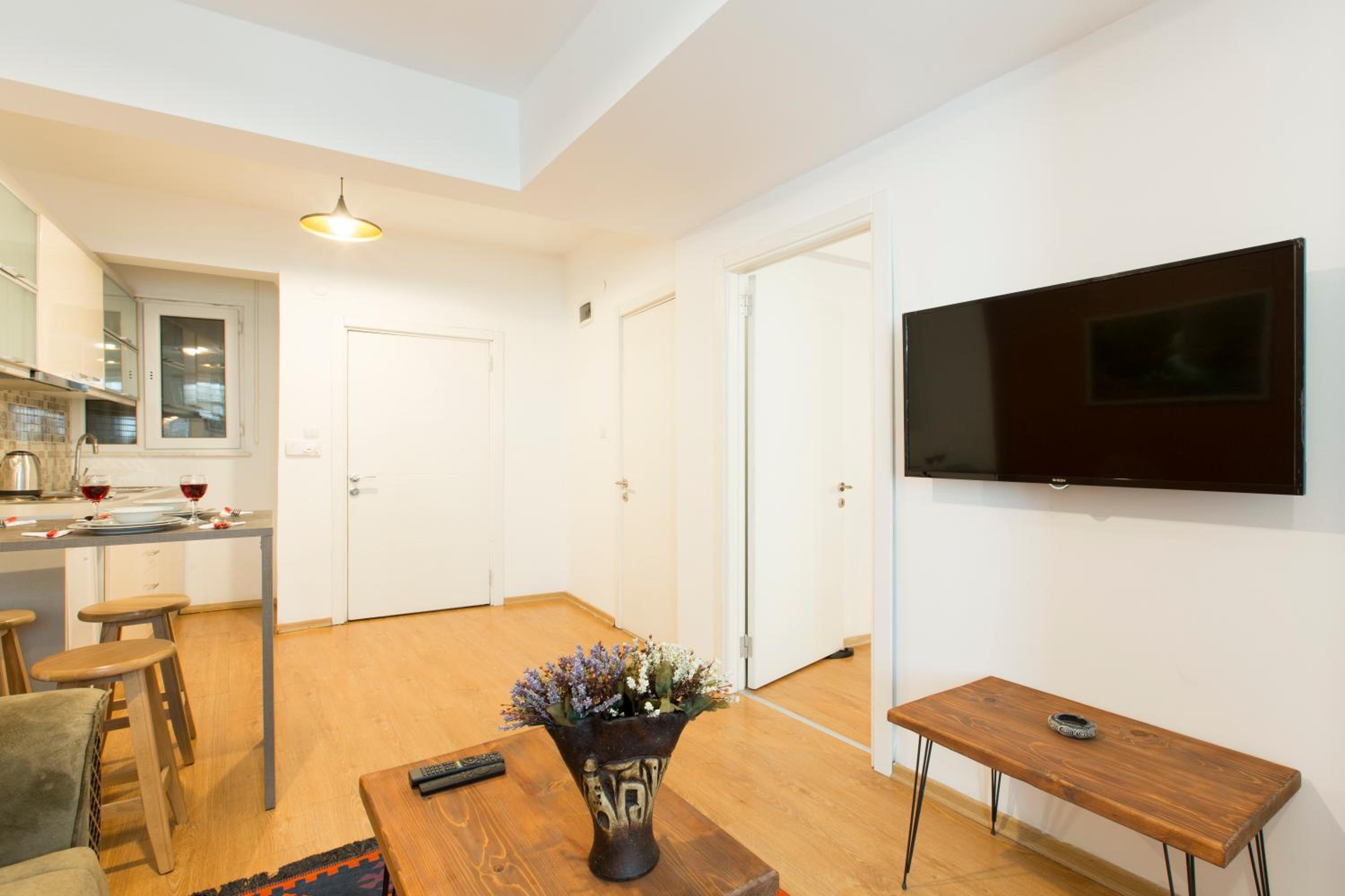 One-Bedroom Apartment photo 2