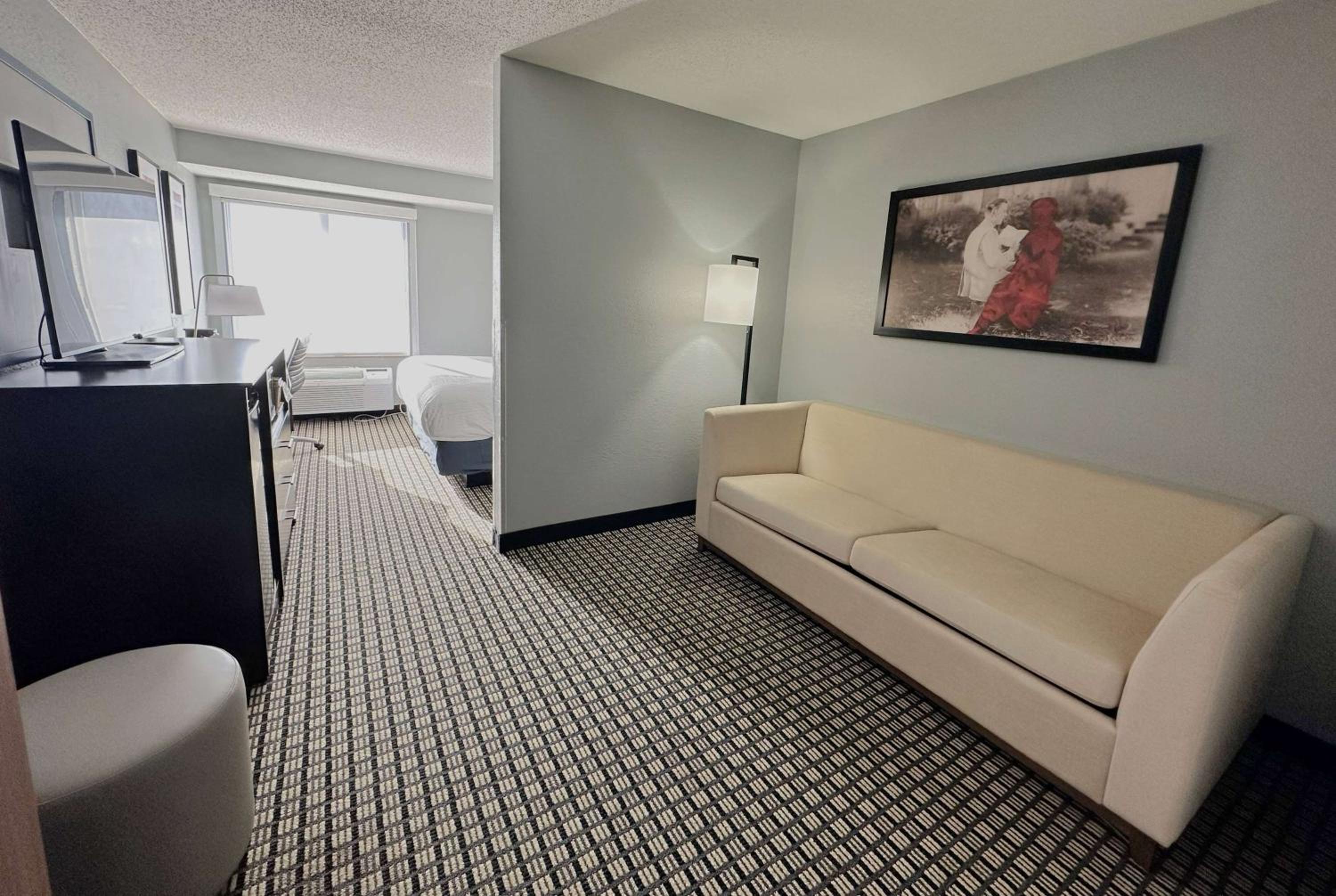 King Studio Suite - Non-Smoking photo 1