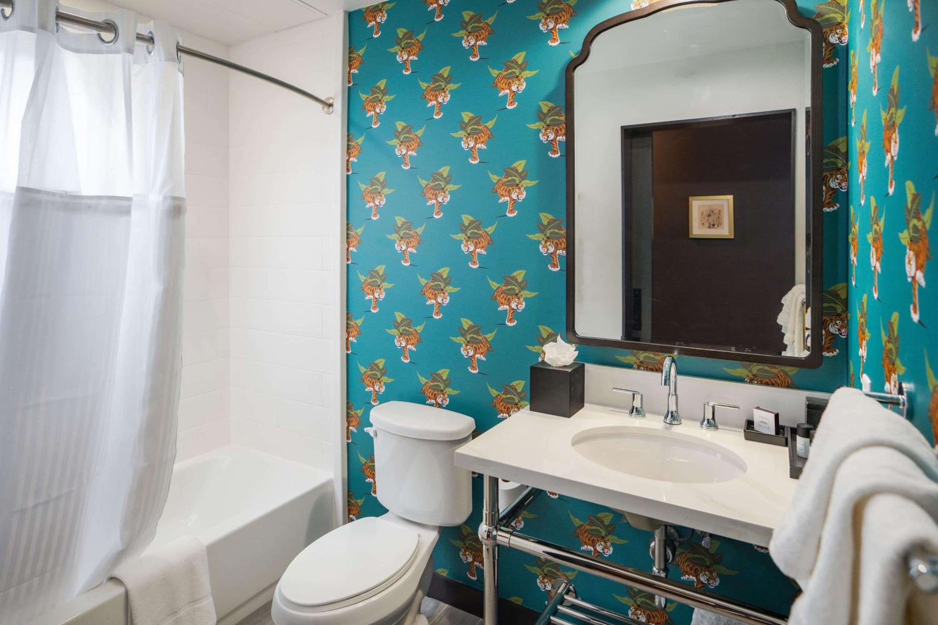 King Room with Two Twin Bunk Beds - Photo 4