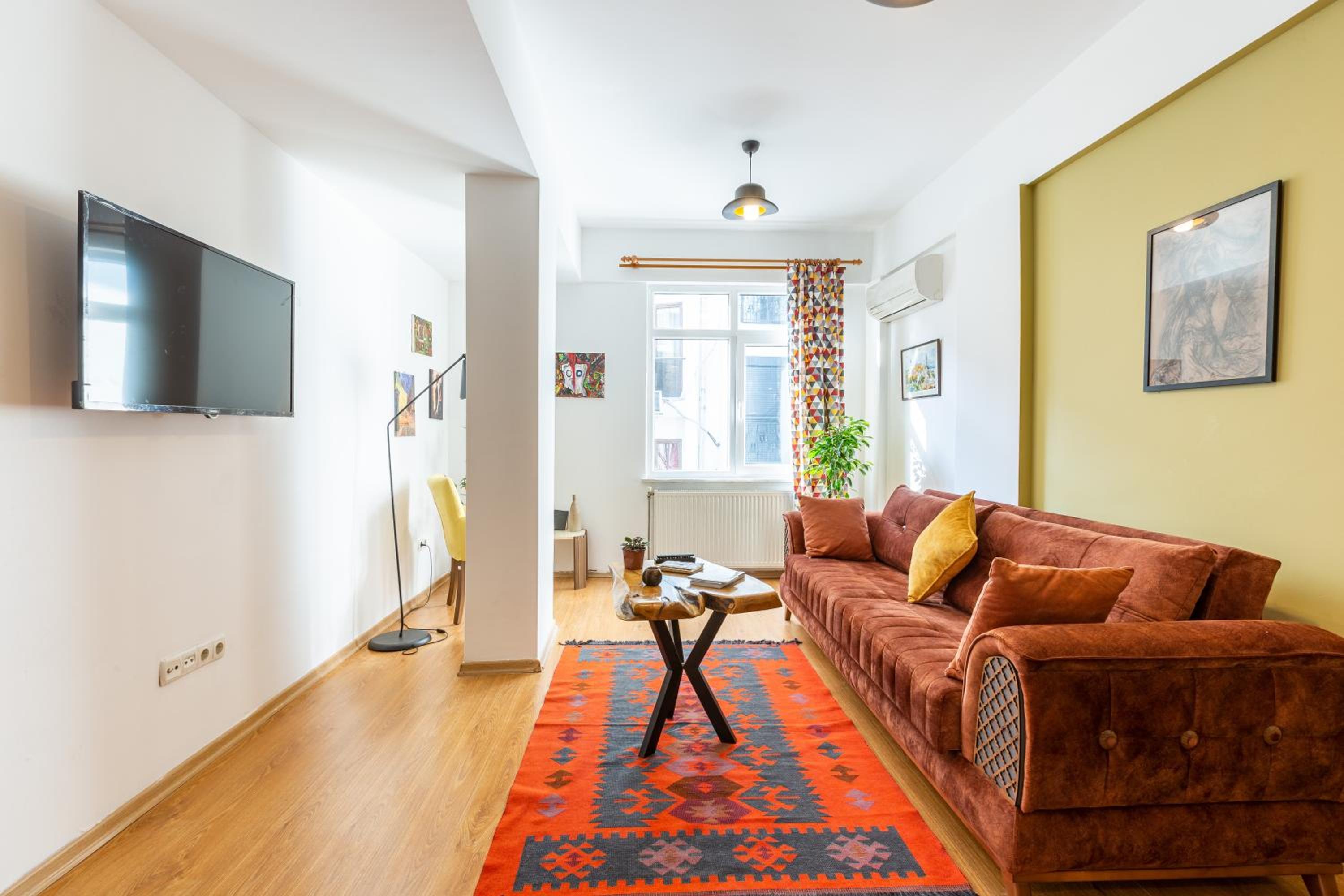 One-Bedroom Apartment photo 1