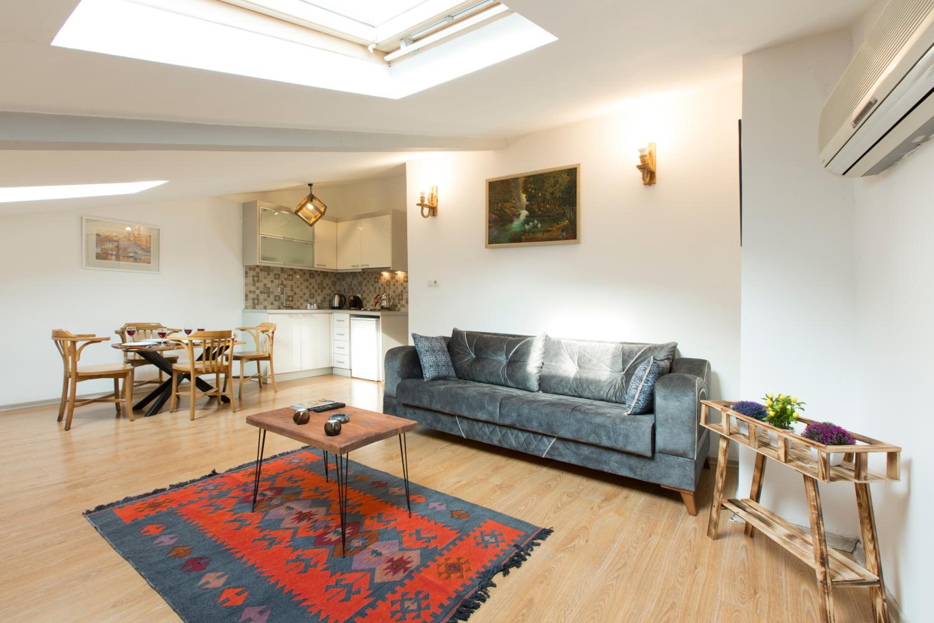 Apartment with Terrace photo 2