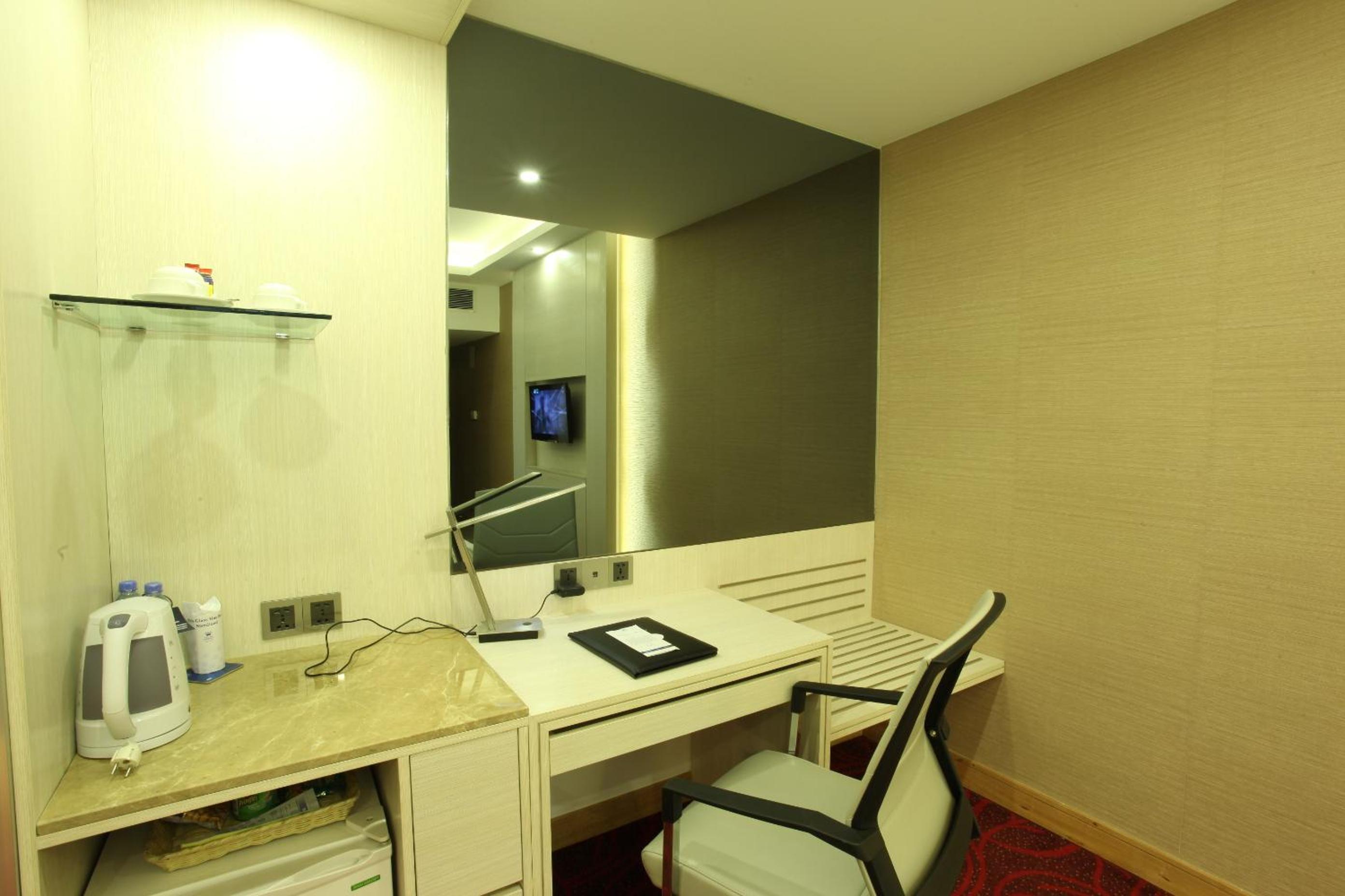 Standard Double Room without Window photo 3