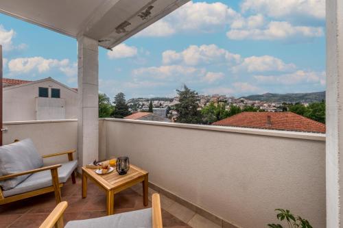 Deluxe Two Bedroom Apartment with Balcony and City View