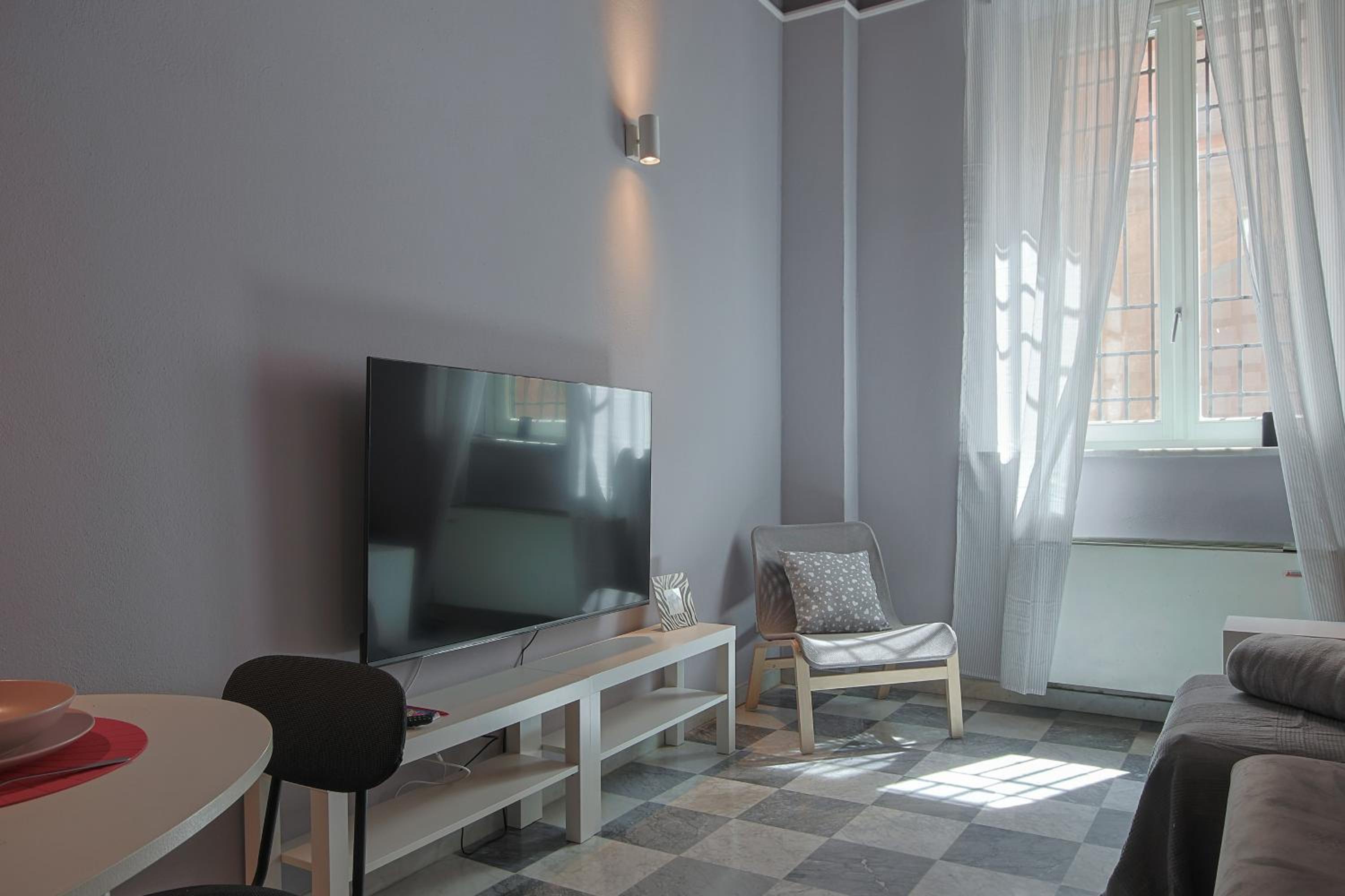 One-Bedroom Apartment photo 2
