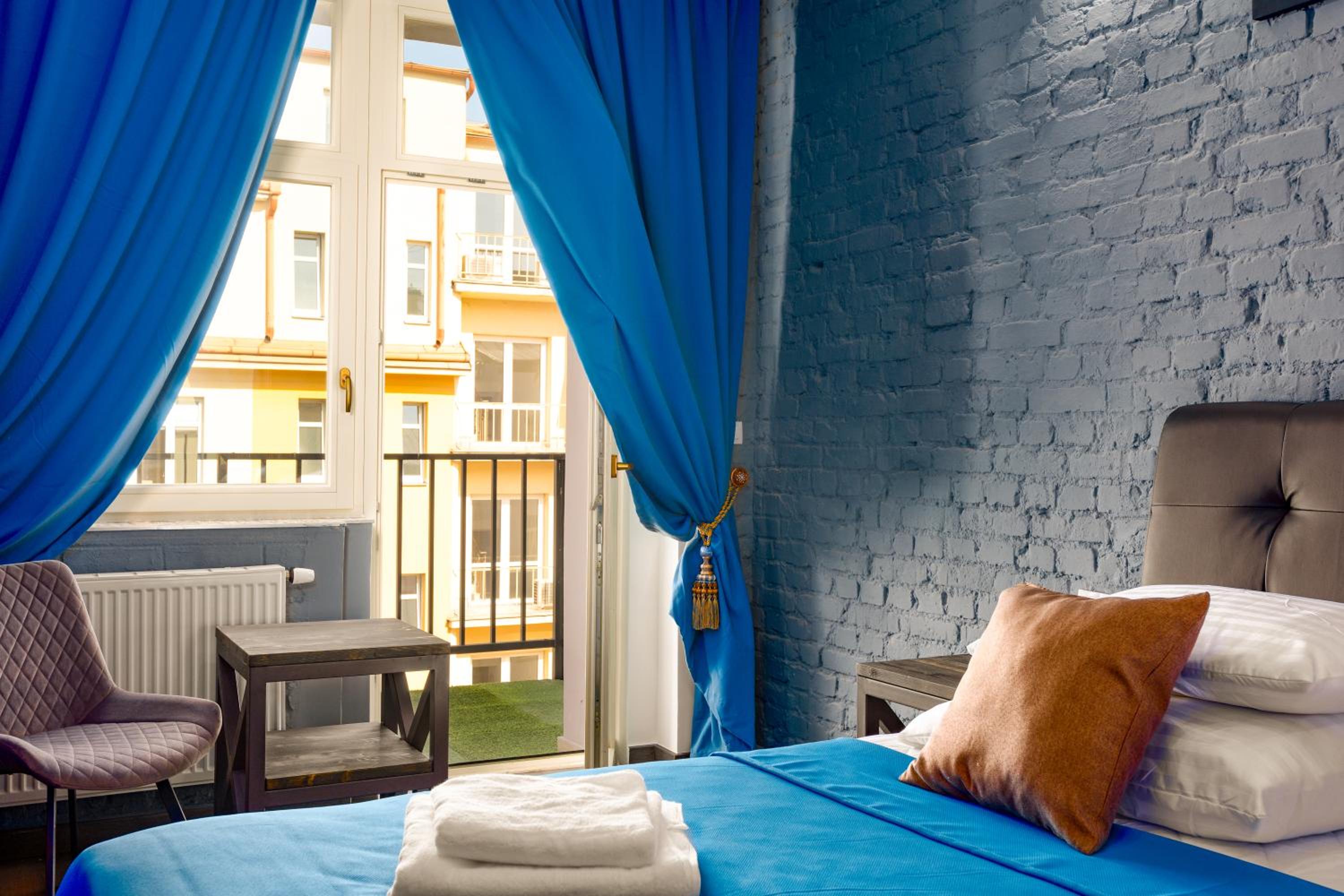Superior One-Bedroom Apartment with Balcony