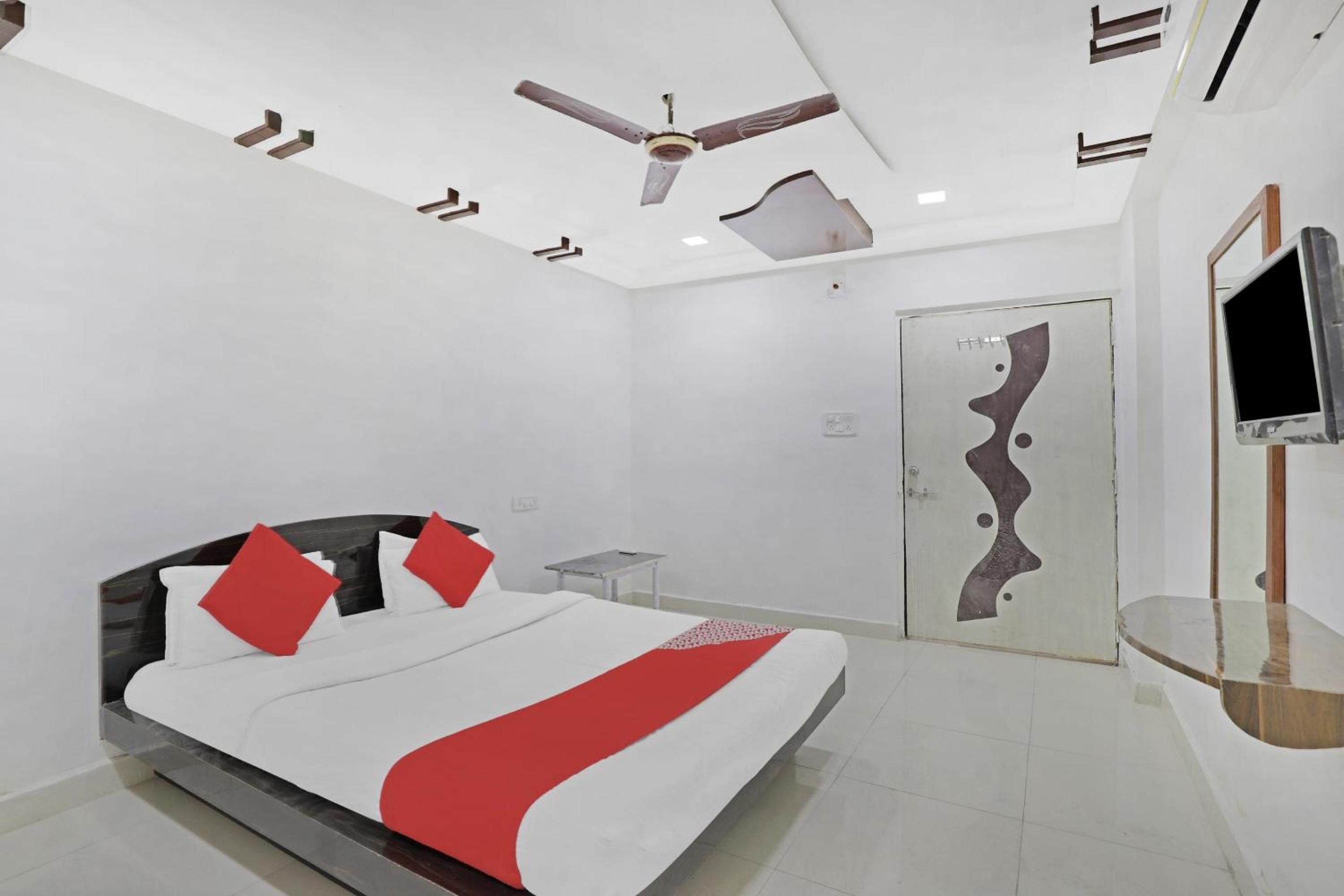 Standard Double Room - Photo 16